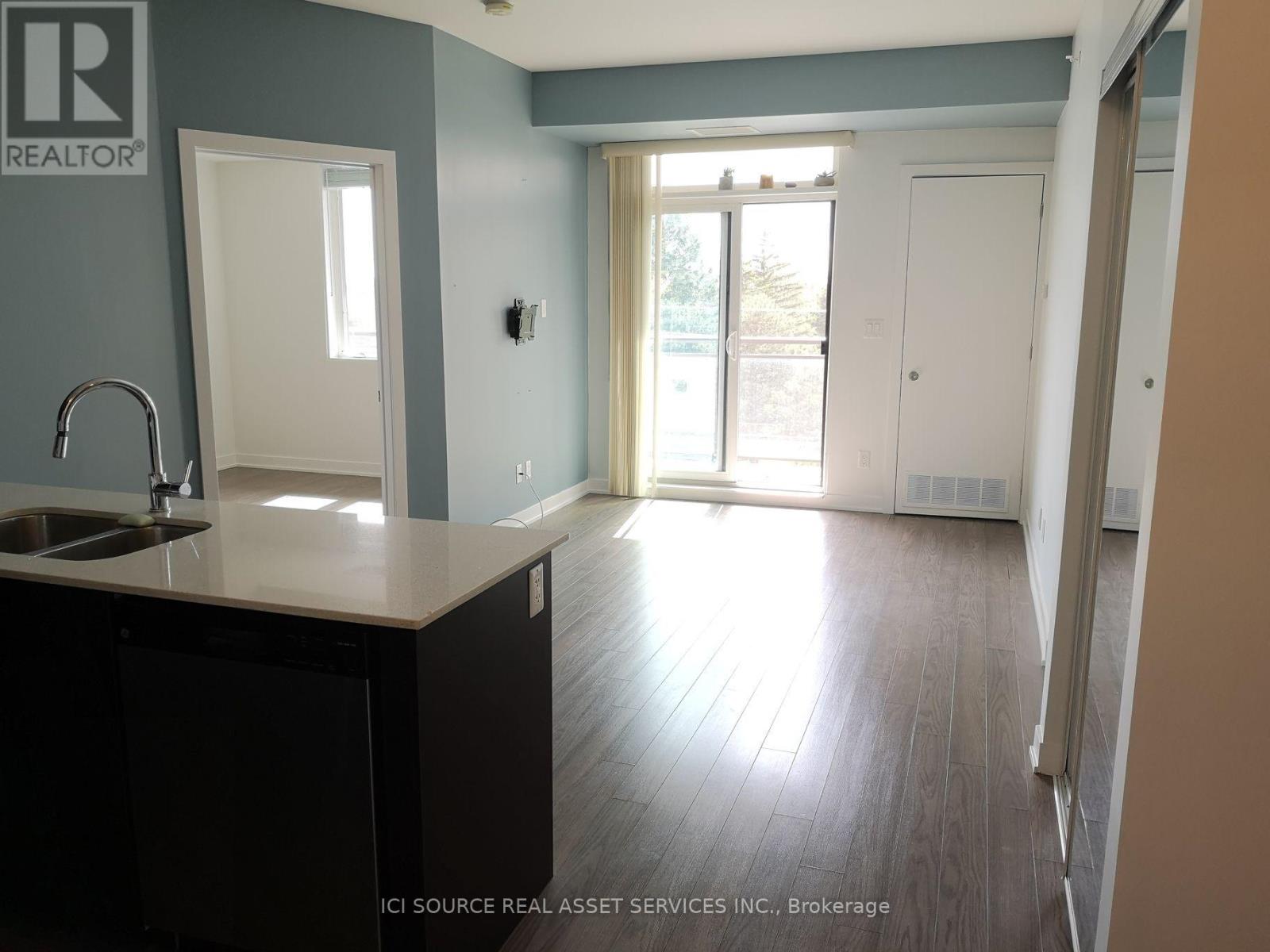 423 - 3560 St. Clair Avenue E Property Photo 2