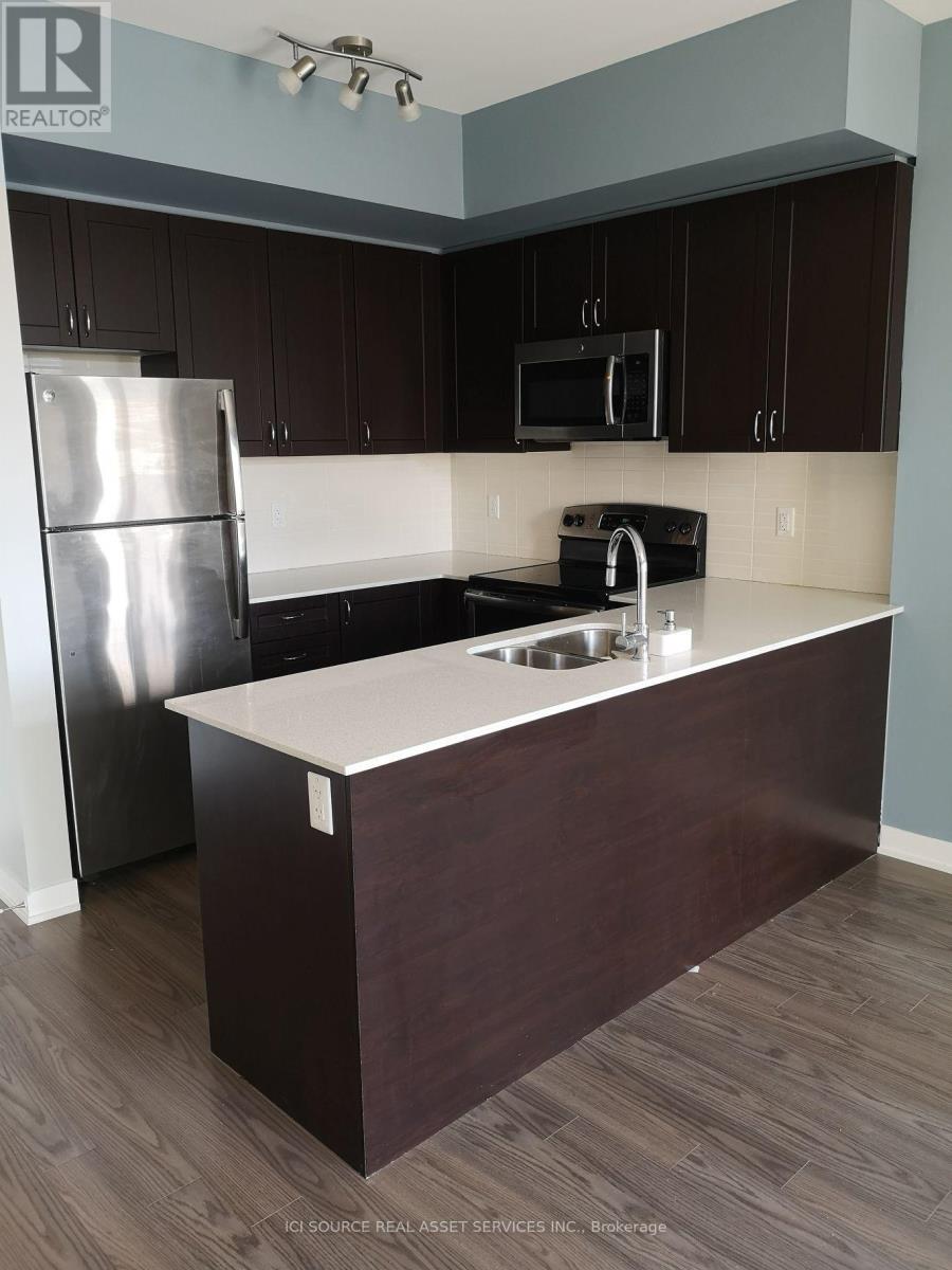 423 - 3560 St. Clair Avenue E Property Photo 4