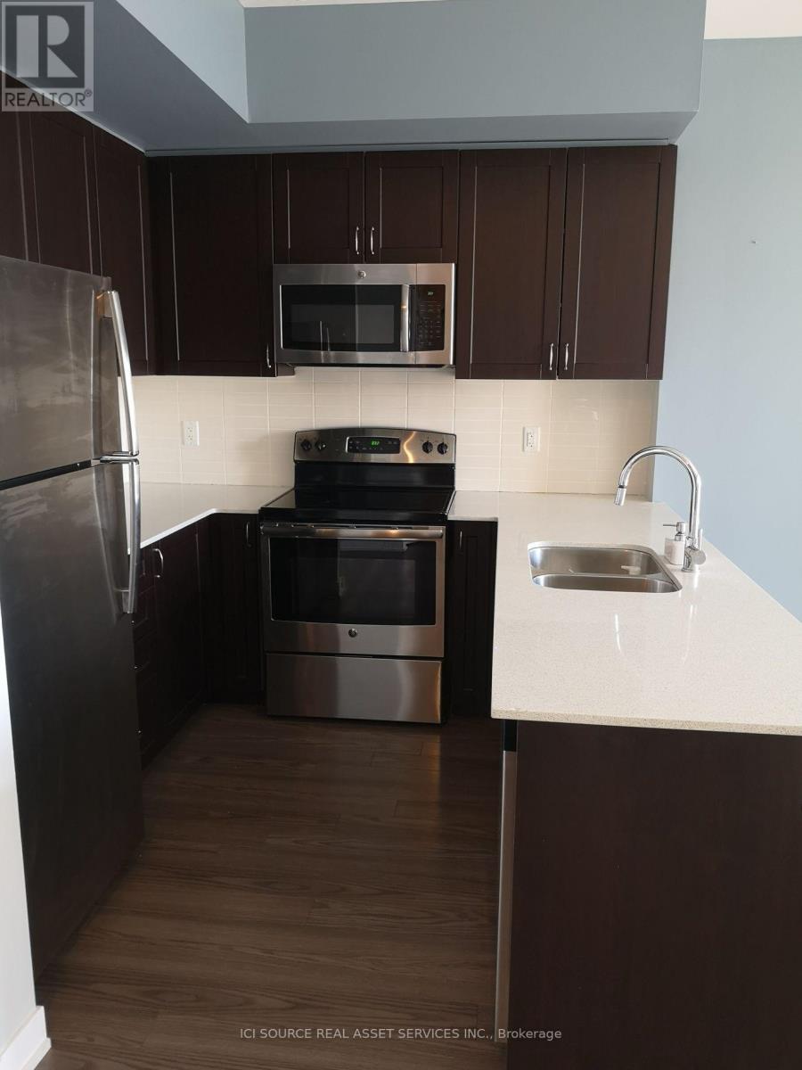 423 - 3560 St. Clair Avenue E Property Photo 6
