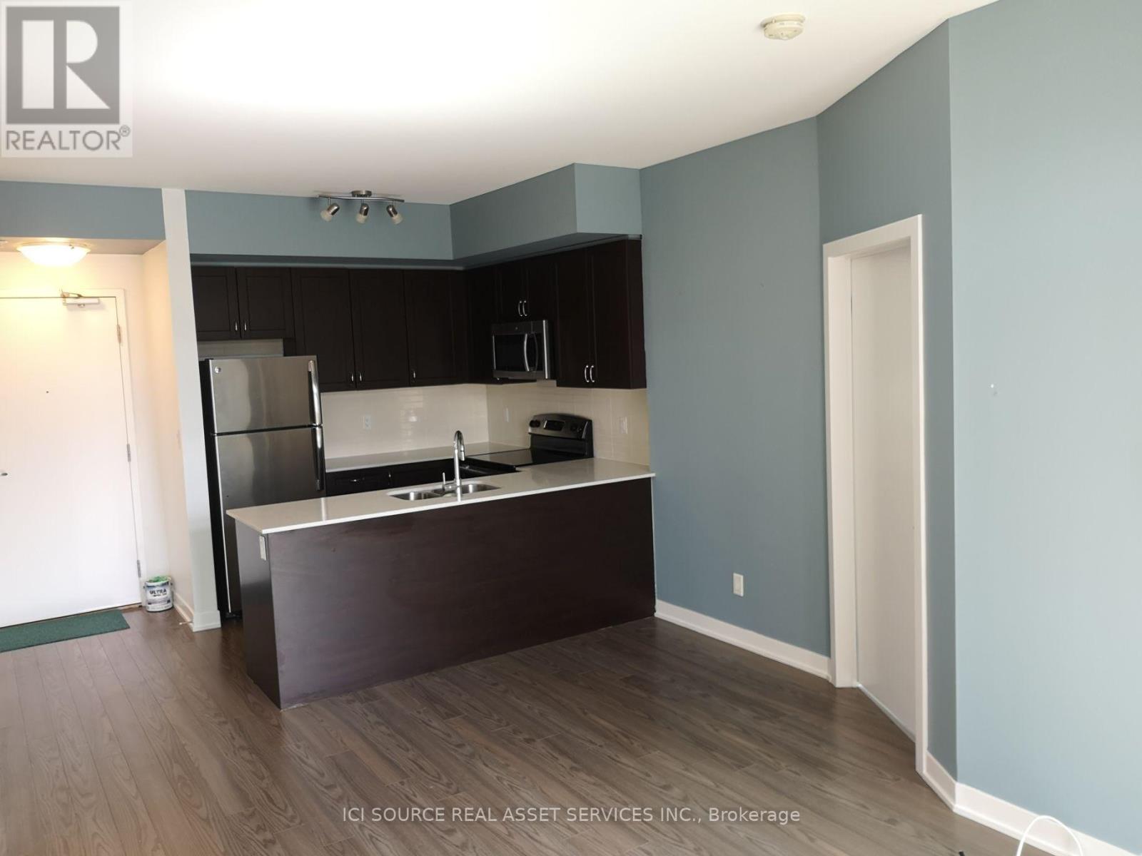 423 - 3560 St. Clair Avenue E Property Photo 7