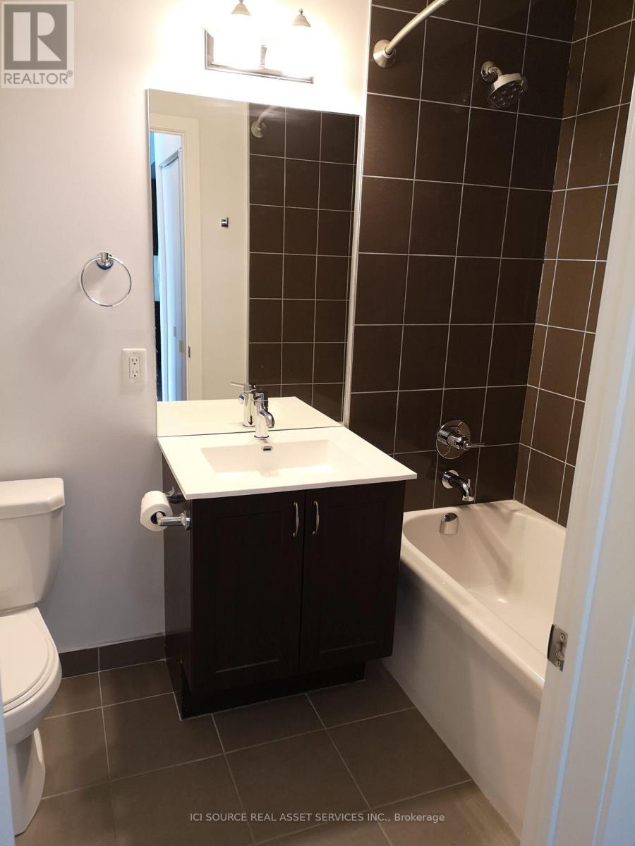423 - 3560 St. Clair Avenue E Property Photo 9