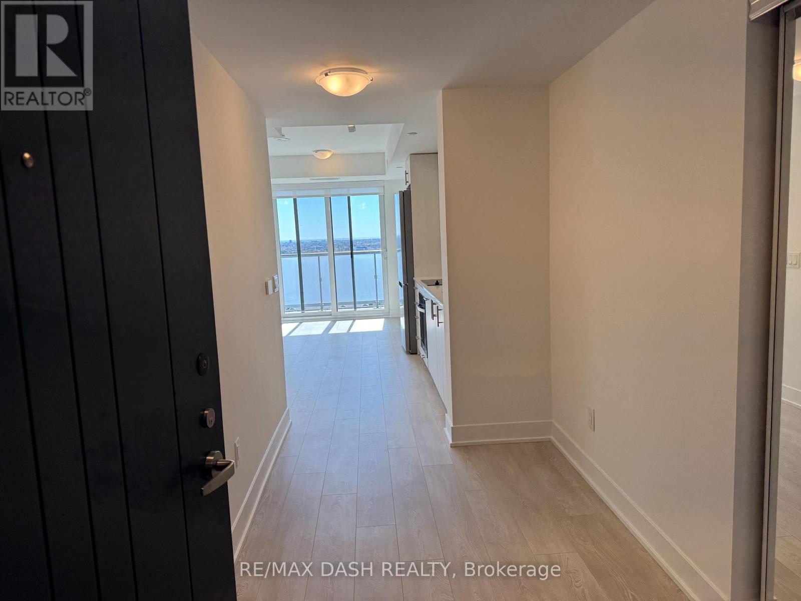 1622 - 2545 Simcoe Street N Property Photo 3