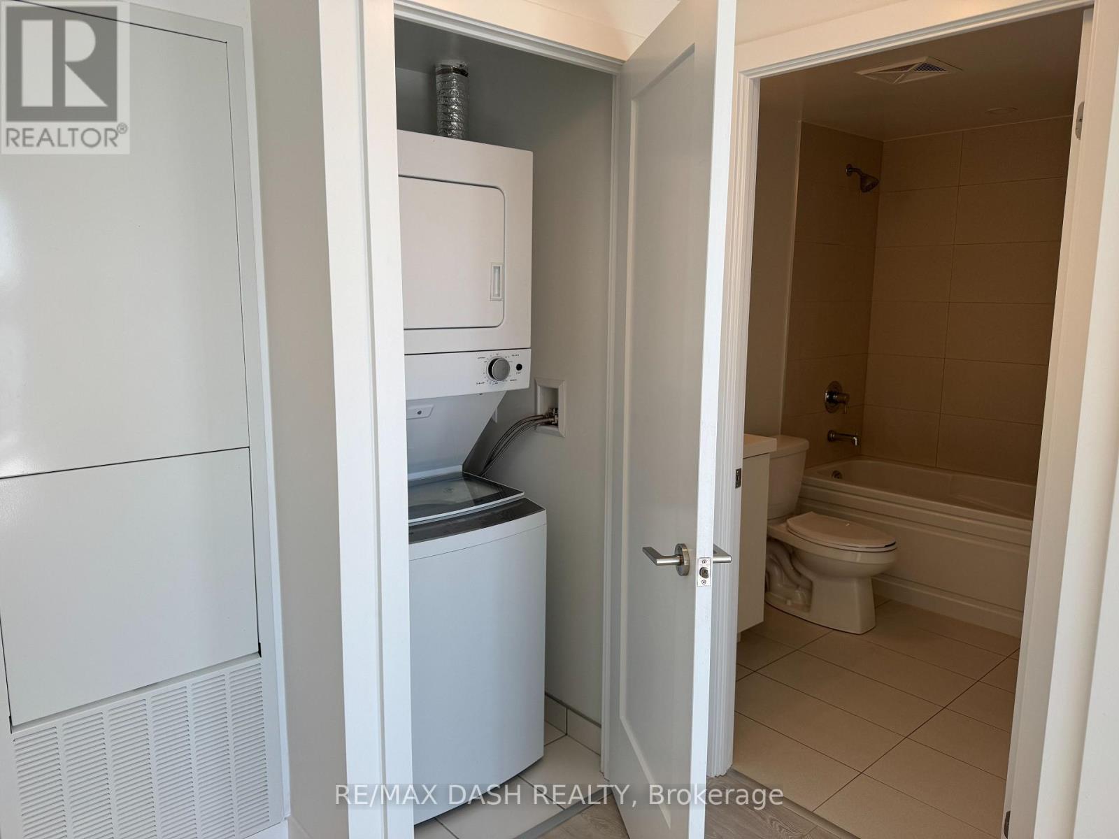 1622 - 2545 Simcoe Street N Property Photo 6