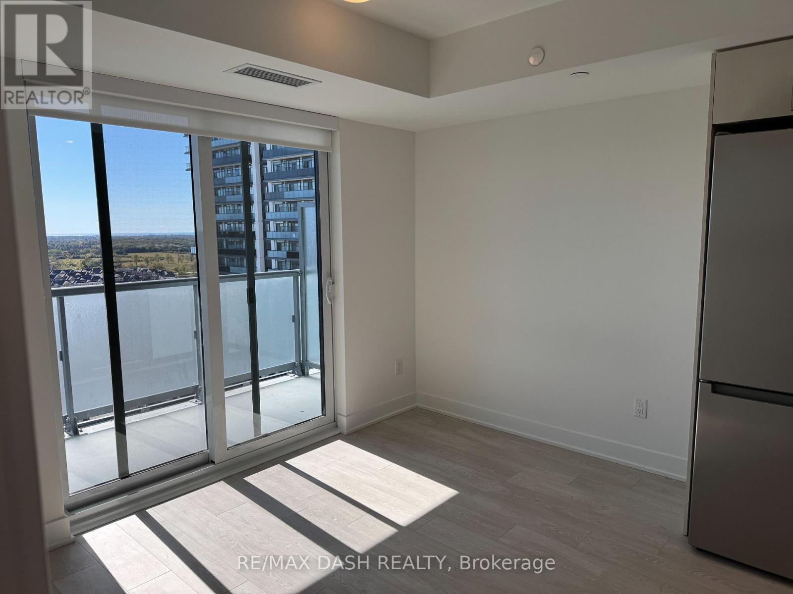 1622 - 2545 Simcoe Street N Property Photo 12