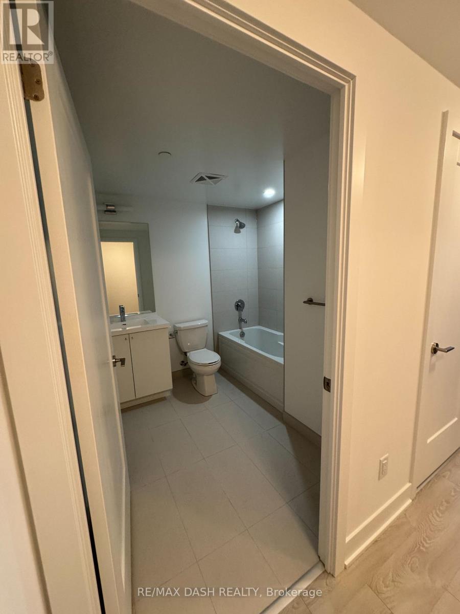 1530 - 2545 Simcoe Street N Property Photo 3