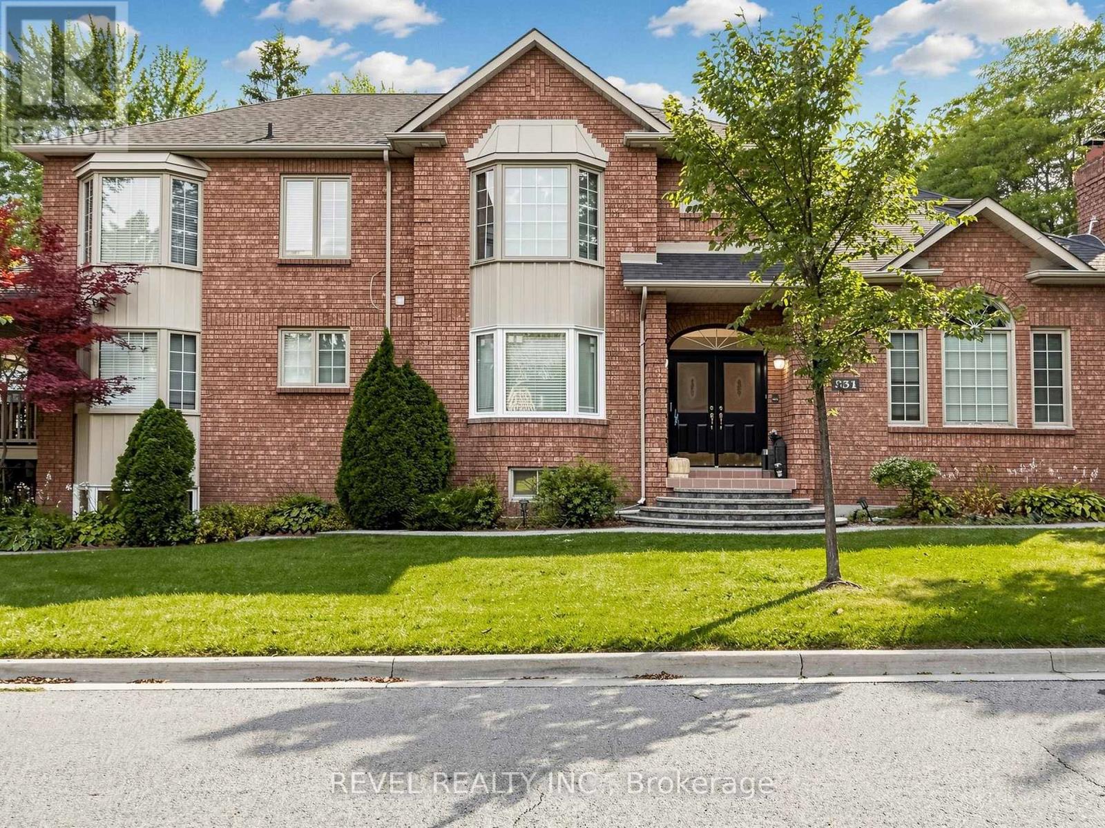 Lower - 831 Regal Crescent Property Photo 1