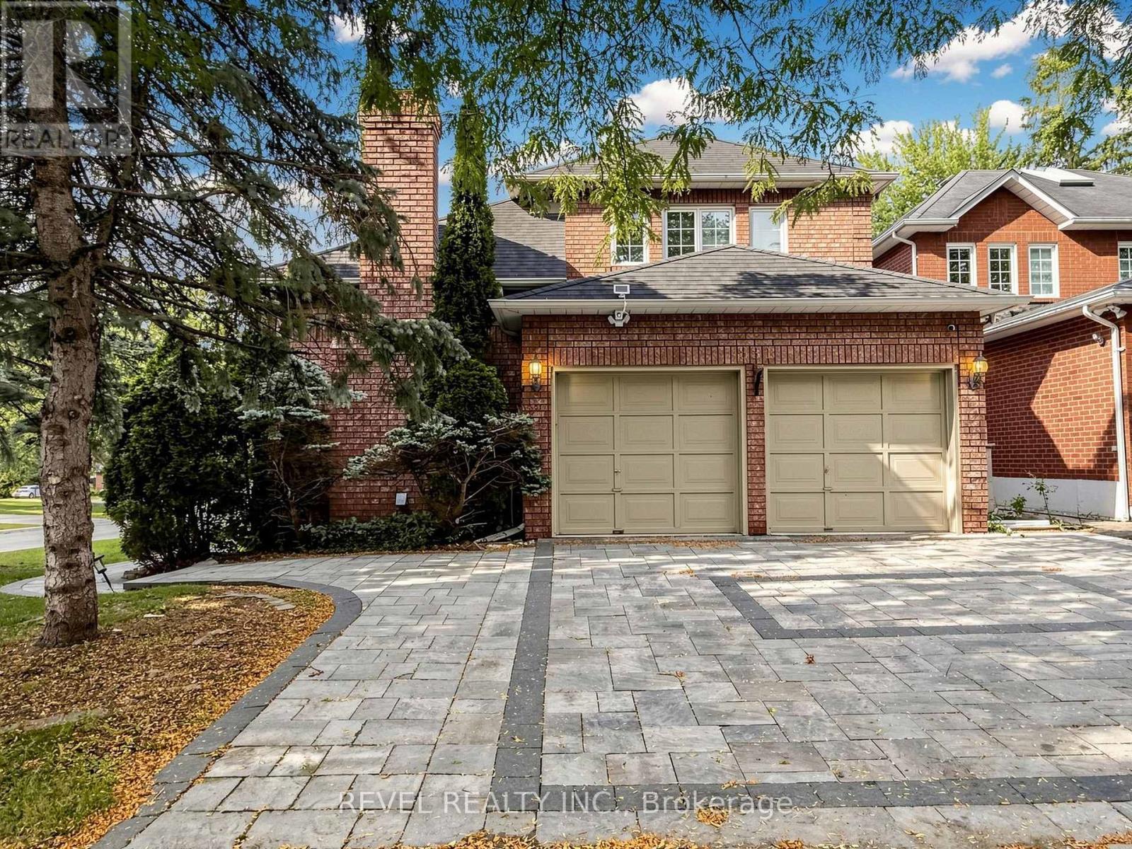 Lower - 831 Regal Crescent Property Photo 2