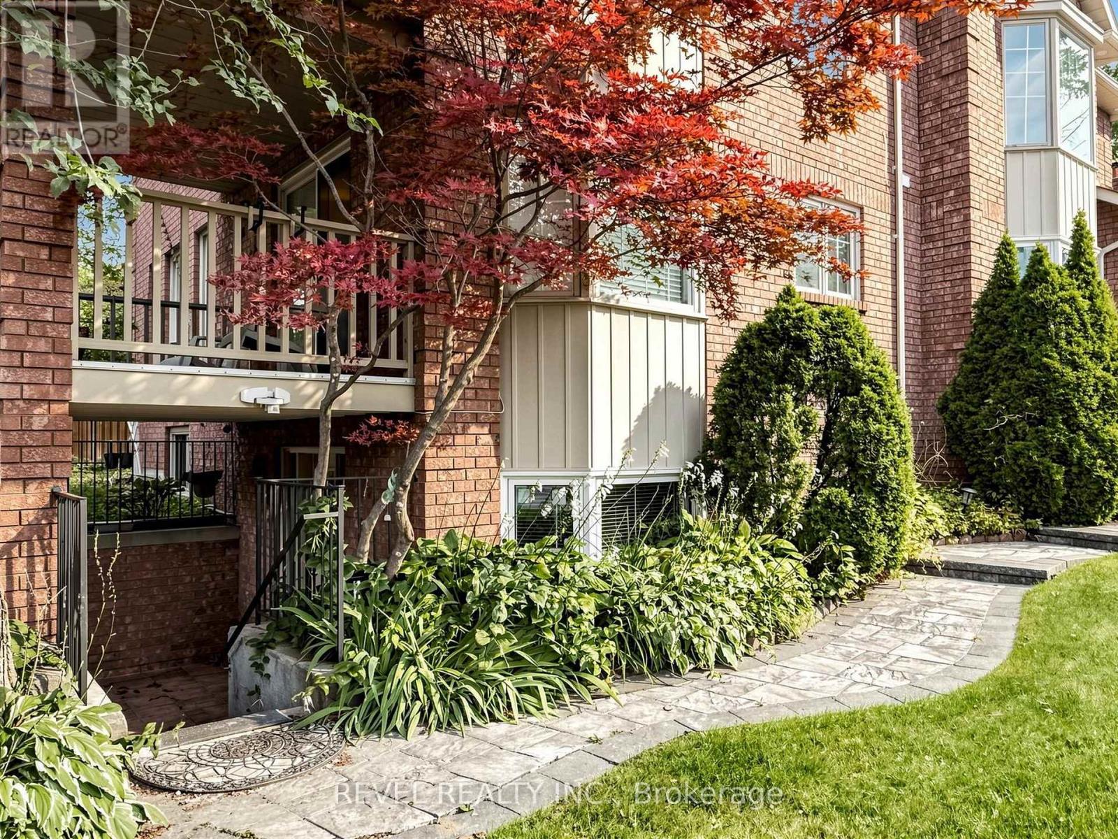 Lower - 831 Regal Crescent Property Photo 3