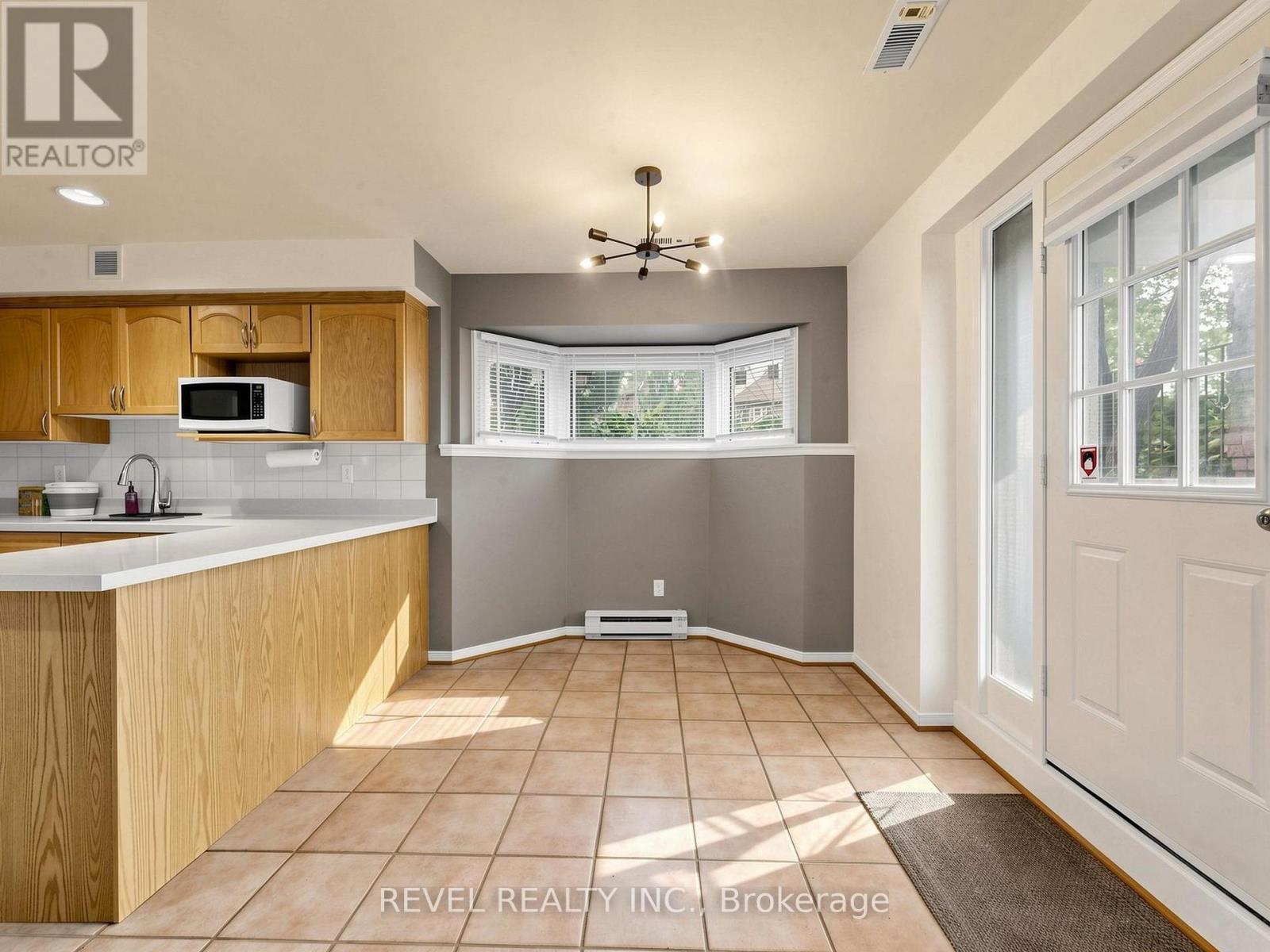 Lower - 831 Regal Crescent Property Photo 6