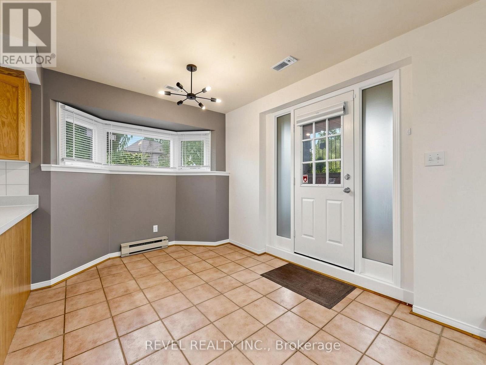 Lower - 831 Regal Crescent Property Photo 7