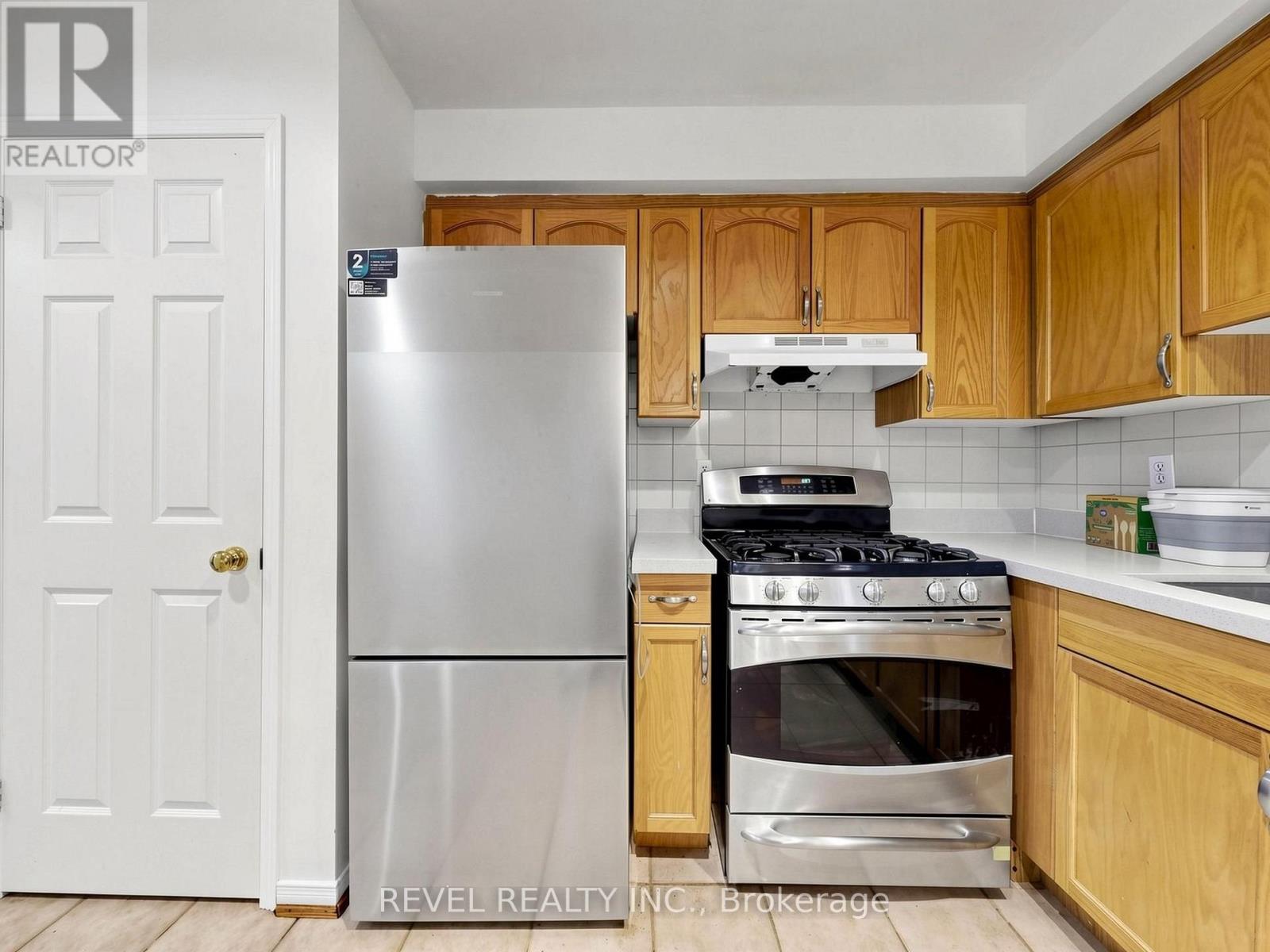 Lower - 831 Regal Crescent Property Photo 13