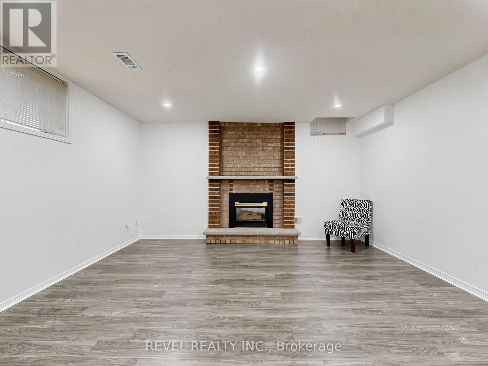 Lower - 831 Regal Crescent Property Photo 17