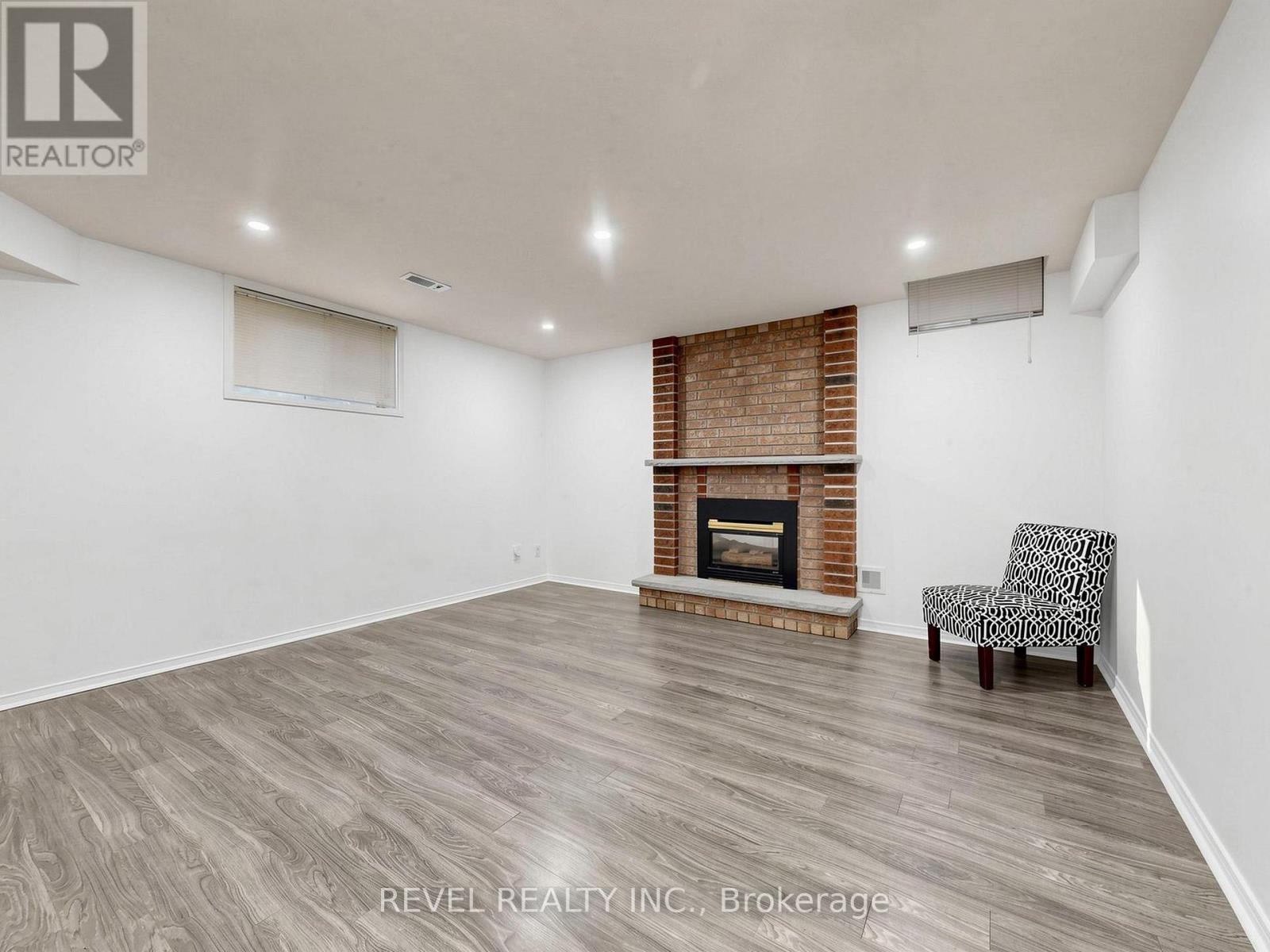 Lower - 831 Regal Crescent Property Photo 18