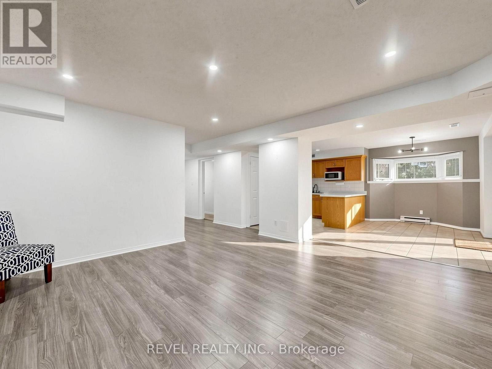 Lower - 831 Regal Crescent Property Photo 20