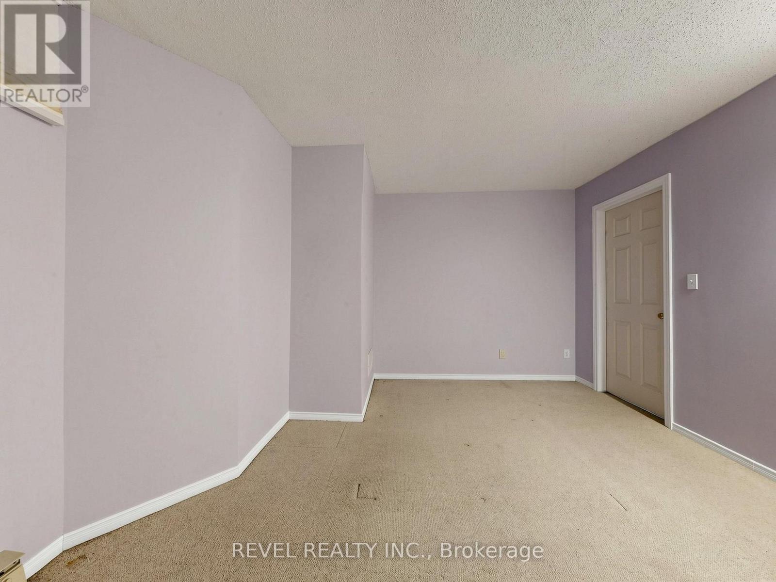 Lower - 831 Regal Crescent Property Photo 24