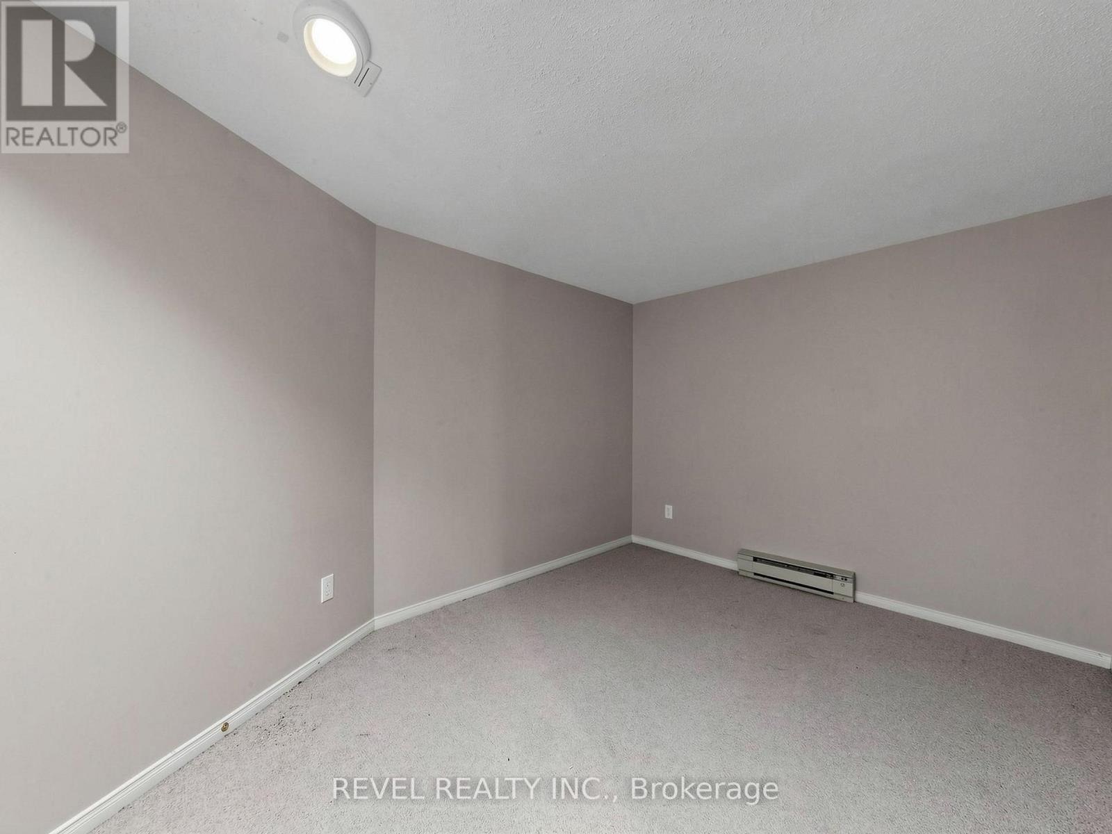 Lower - 831 Regal Crescent Property Photo 26