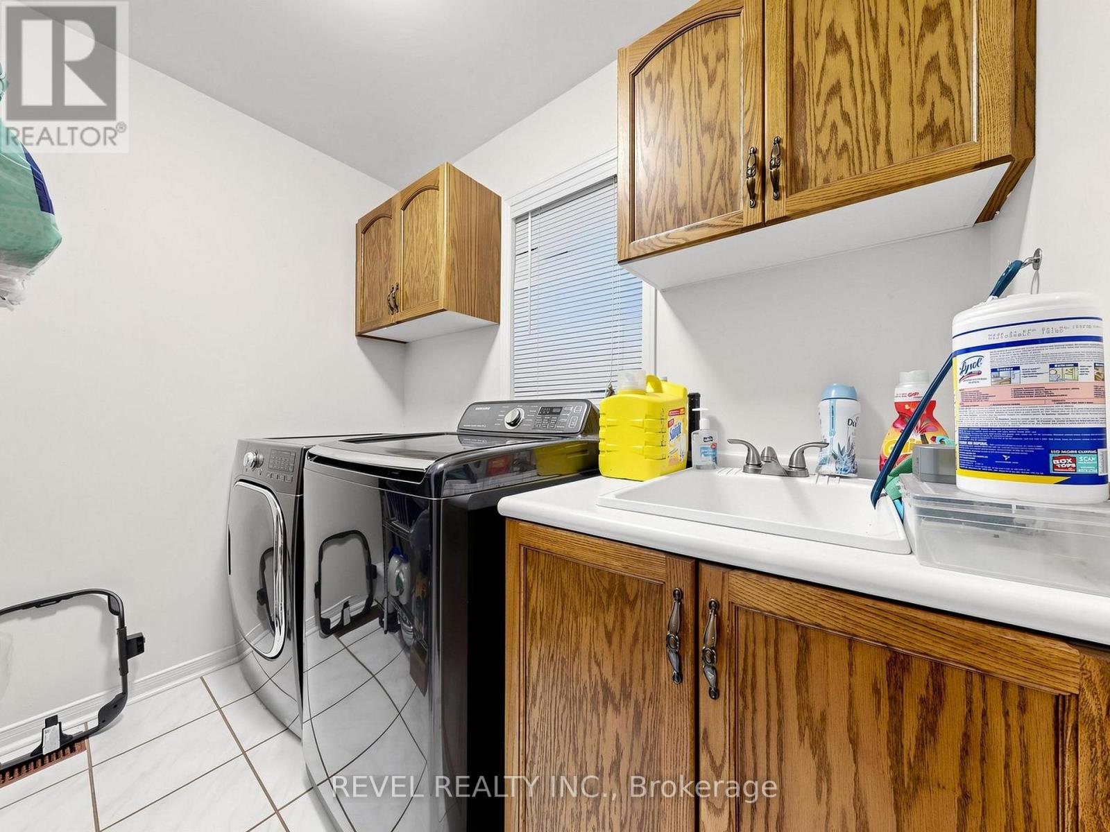 Lower - 831 Regal Crescent Property Photo 30