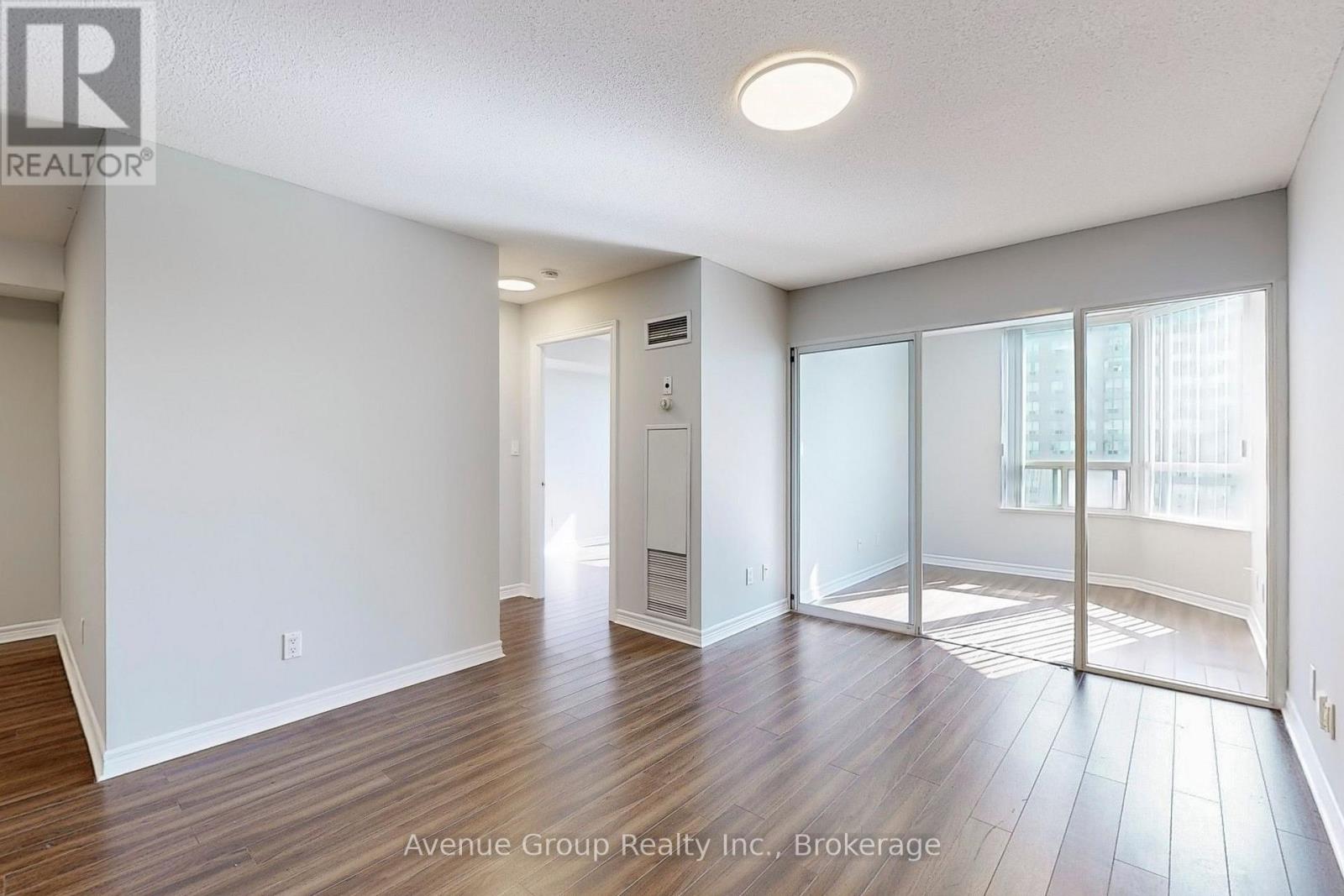 1527 - 68 Corporate Drive Property Photo 6