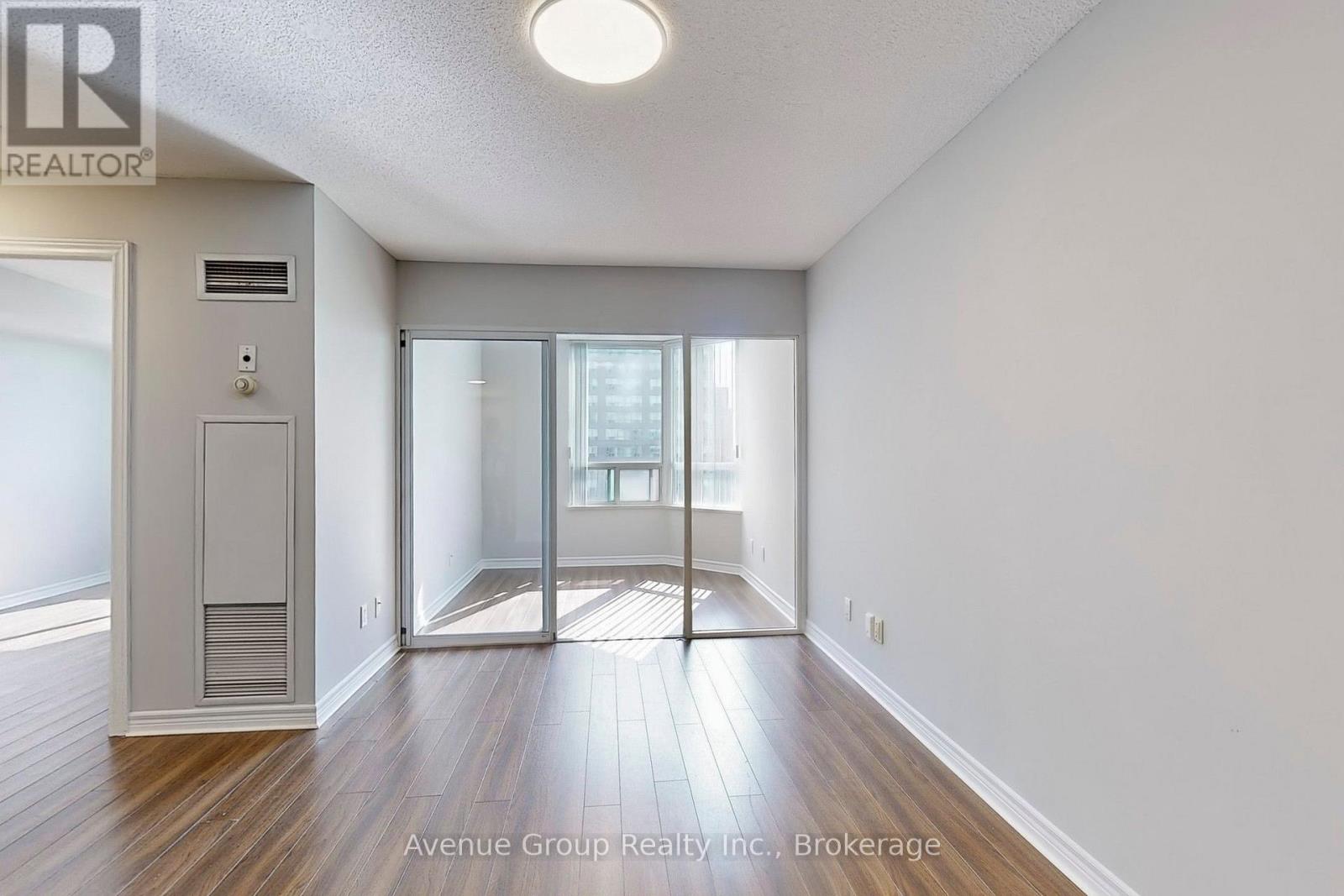 1527 - 68 Corporate Drive Property Photo 7