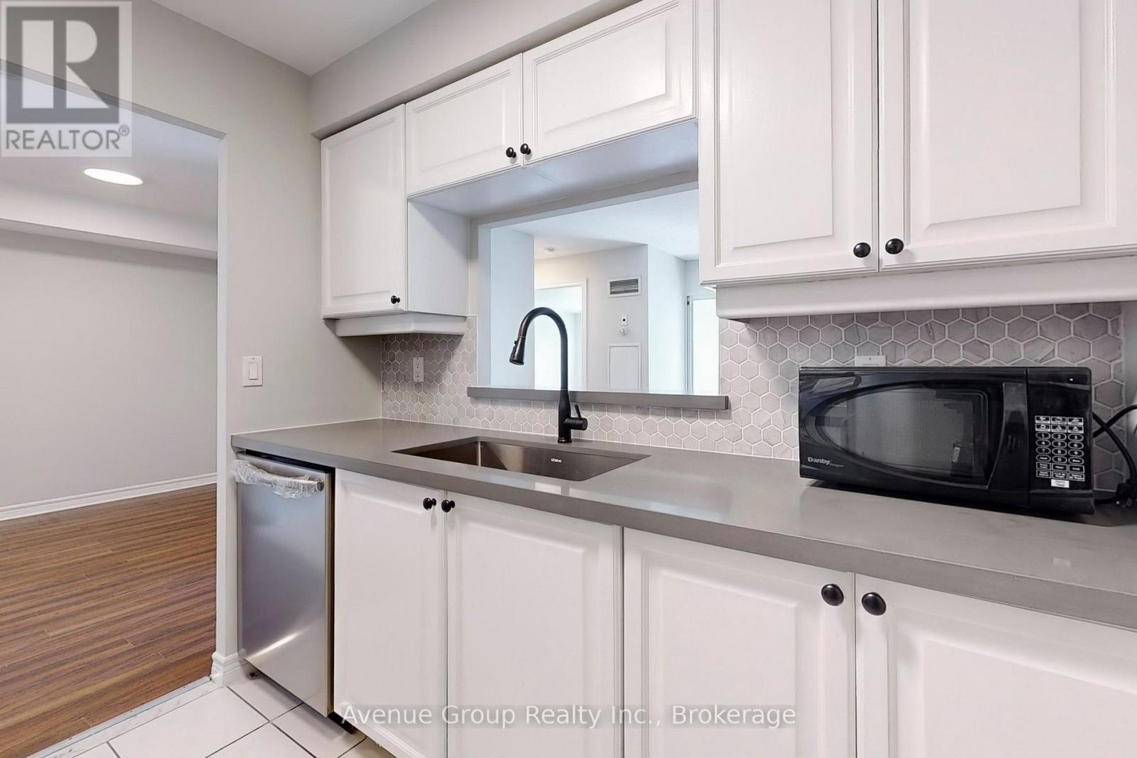 1527 - 68 Corporate Drive Property Photo 11