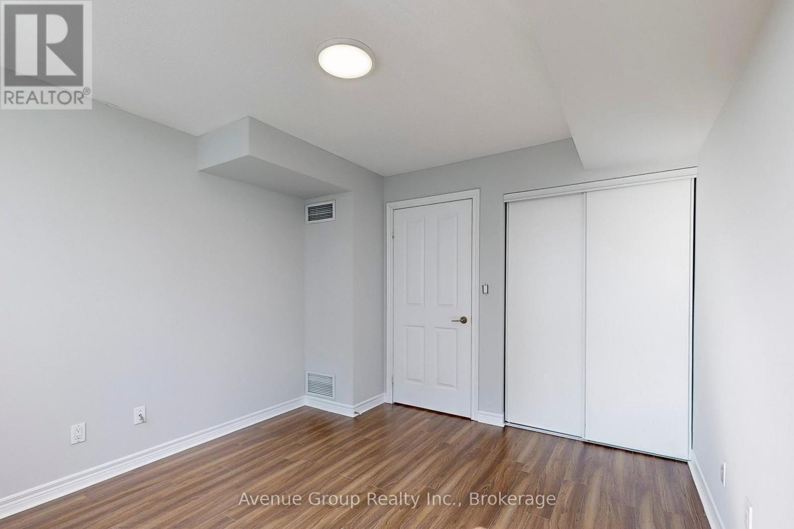 1527 - 68 Corporate Drive Property Photo 14
