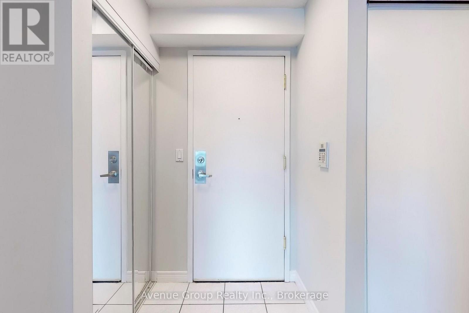 1527 - 68 Corporate Drive Property Photo 24