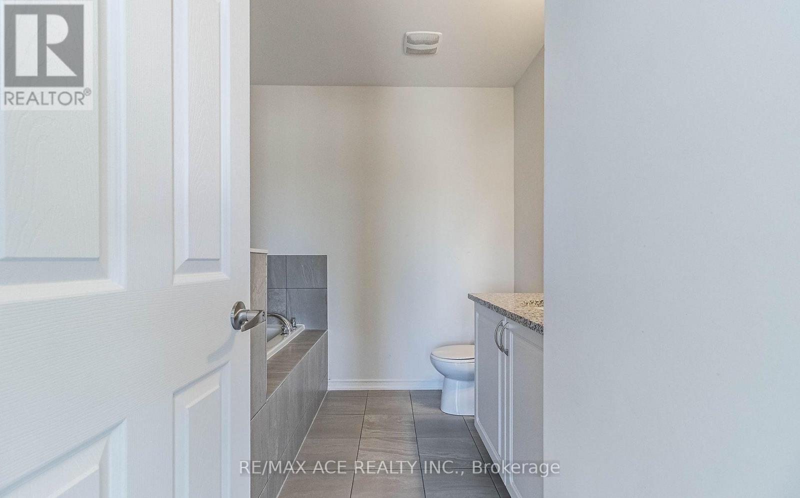 109 - 2560 Barbarolli Path Property Photo 22