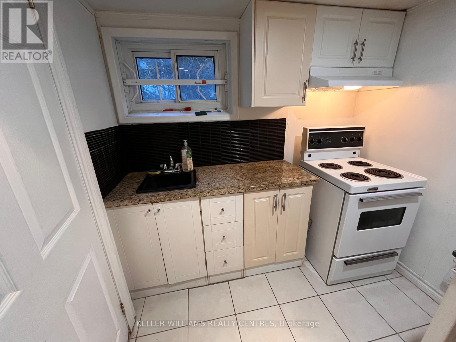 Lower - 30 Glen Everest Road Property Photo 7