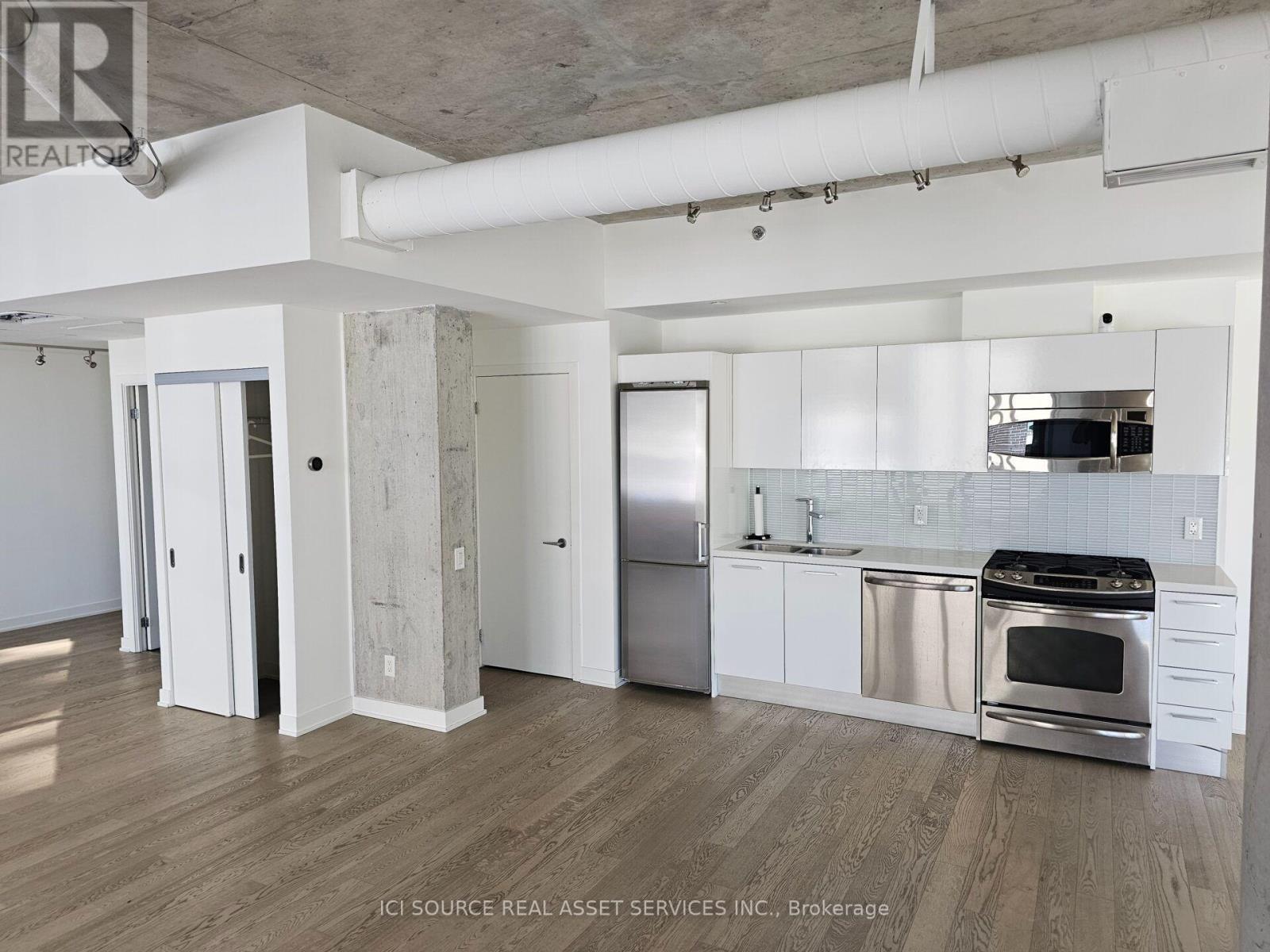 205 - 321 Carlaw Avenue Property Photo 3