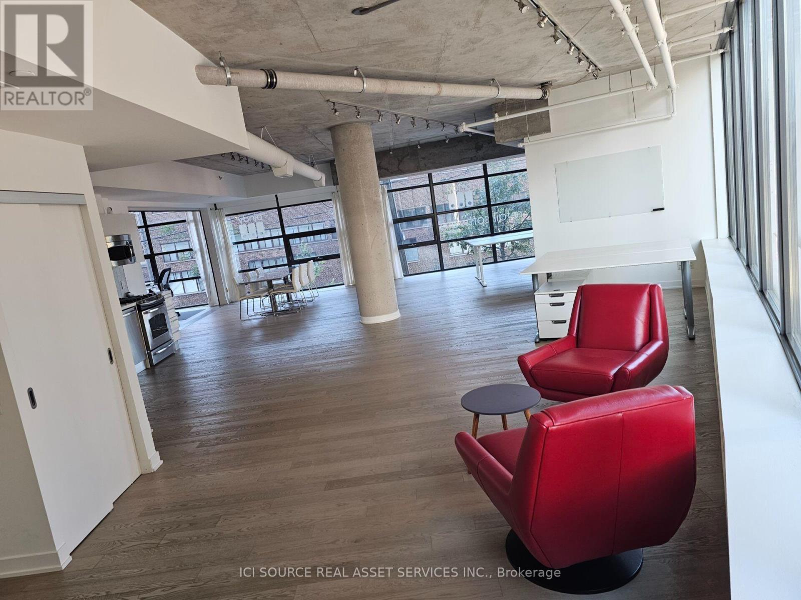 205 - 321 Carlaw Avenue Property Photo 4