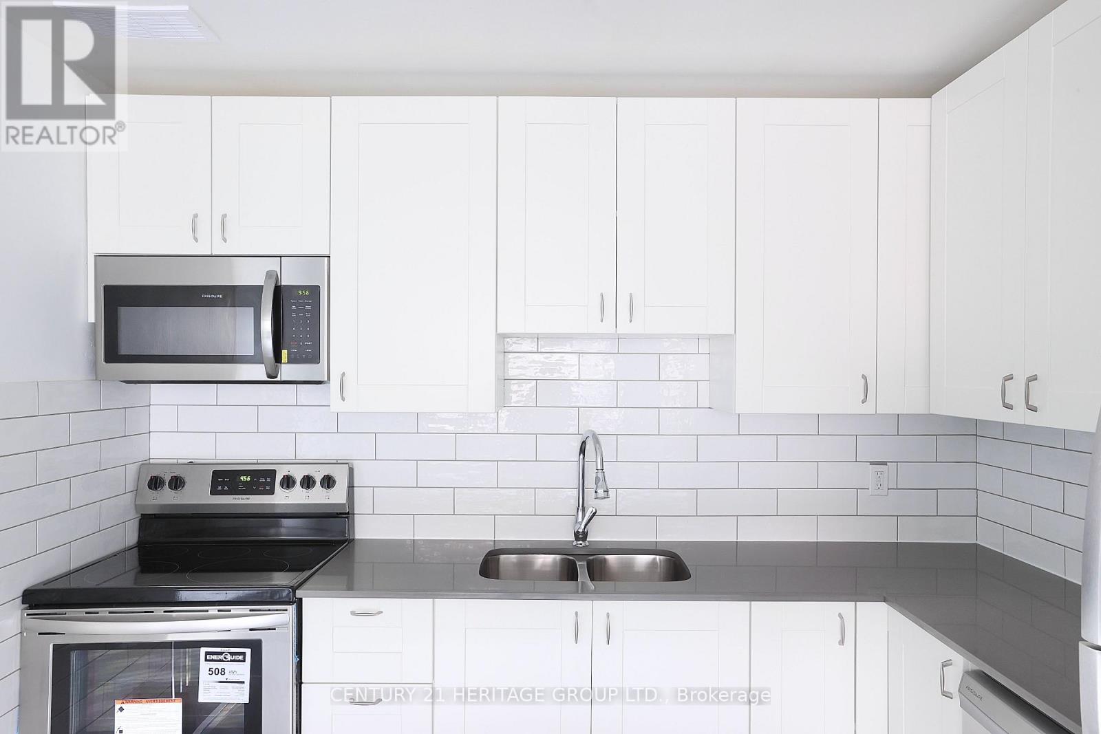 211 - 3101 Eglinton Avenue E Property Photo 6