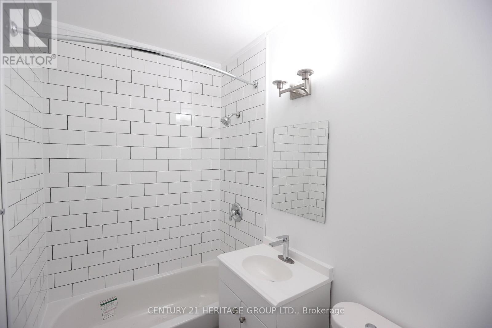 211 - 3101 Eglinton Avenue E Property Photo 9