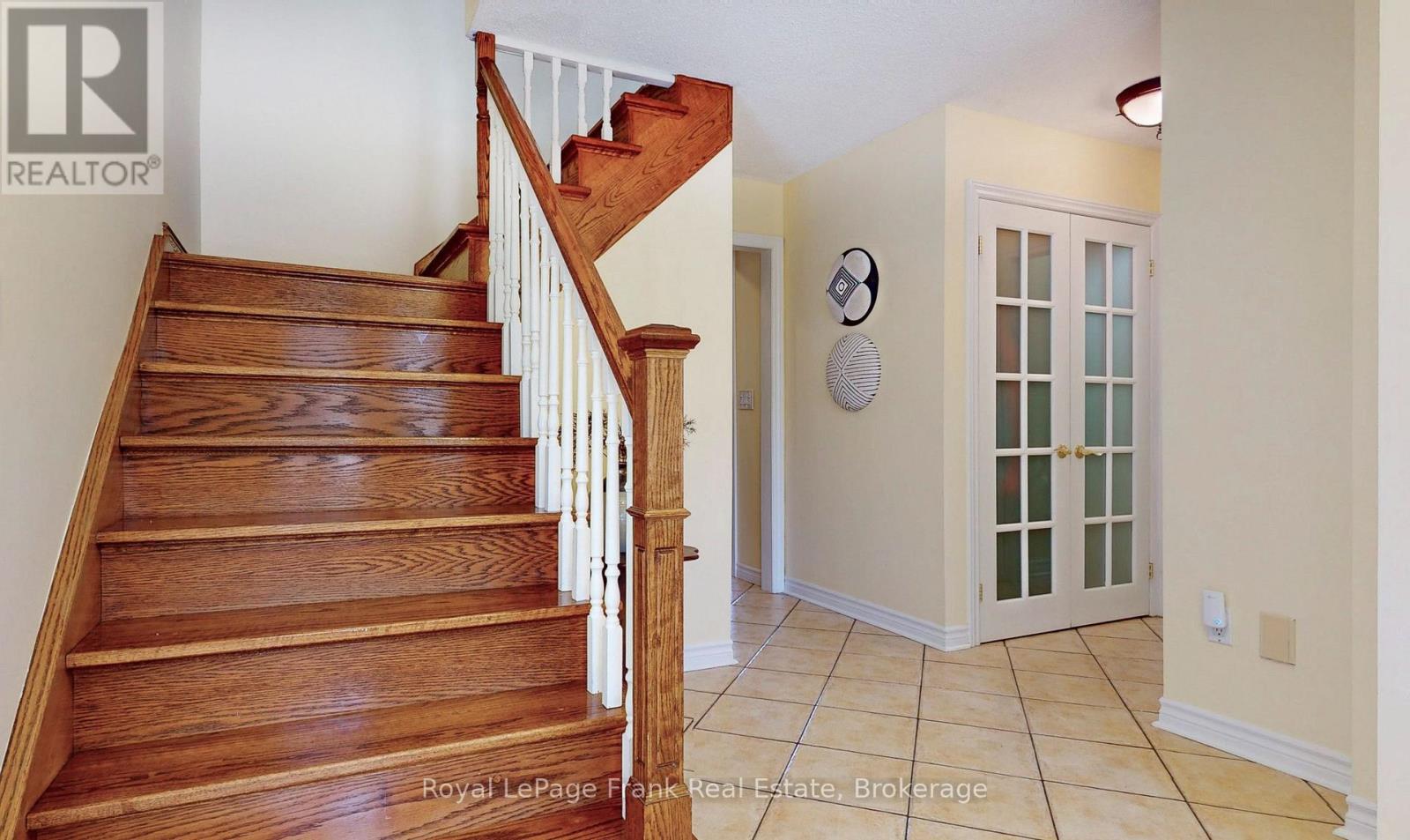 204 St John Street E Property Photo 5