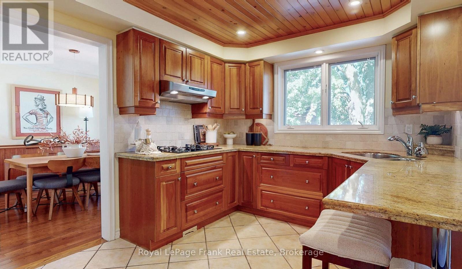 204 St John Street E Property Photo 8