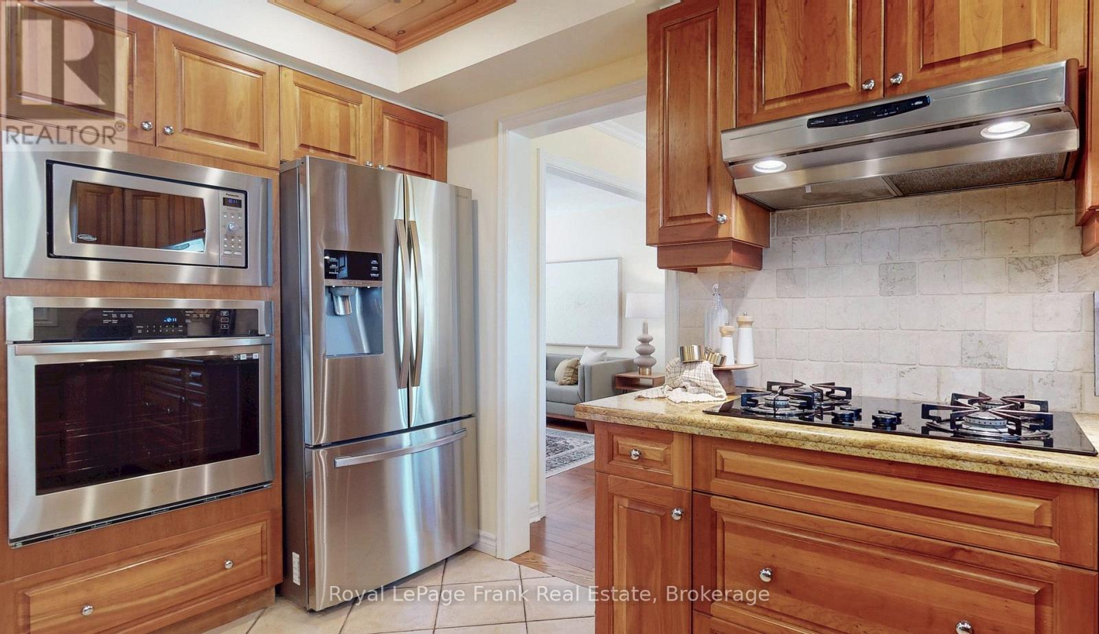204 St John Street E Property Photo 10