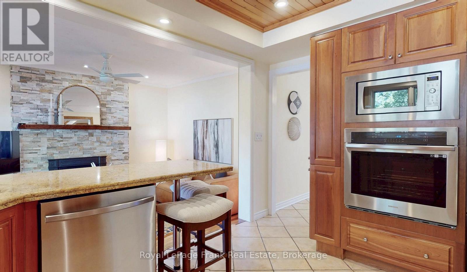 204 St John Street E Property Photo 11