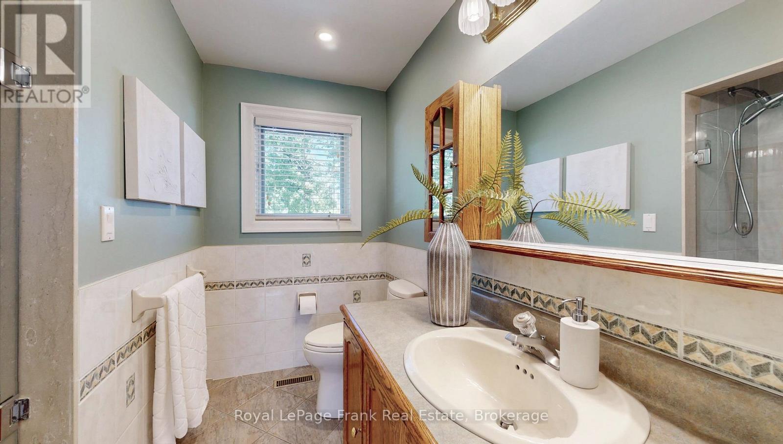 204 St John Street E Property Photo 36