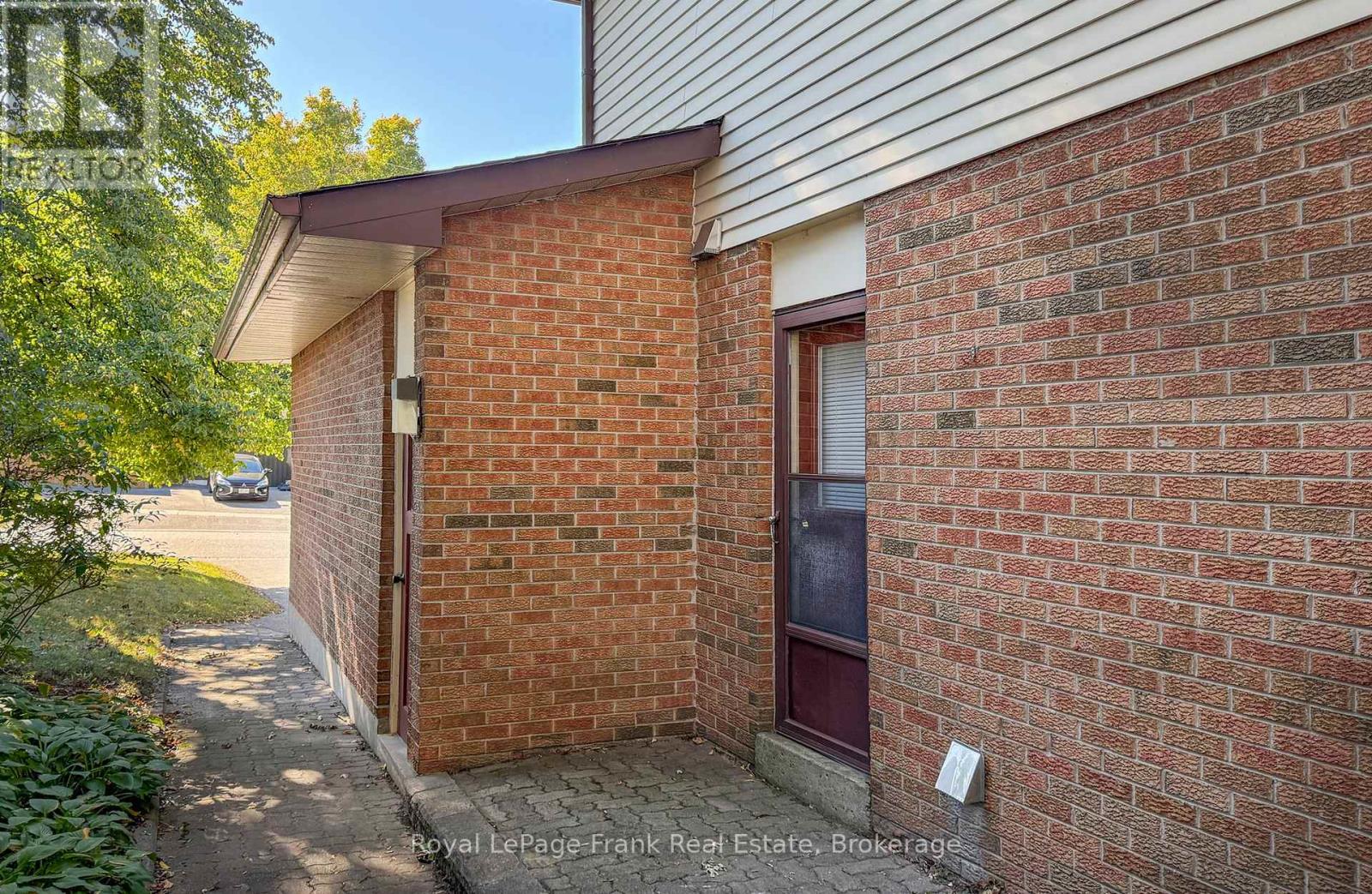 204 St John Street E Property Photo 44
