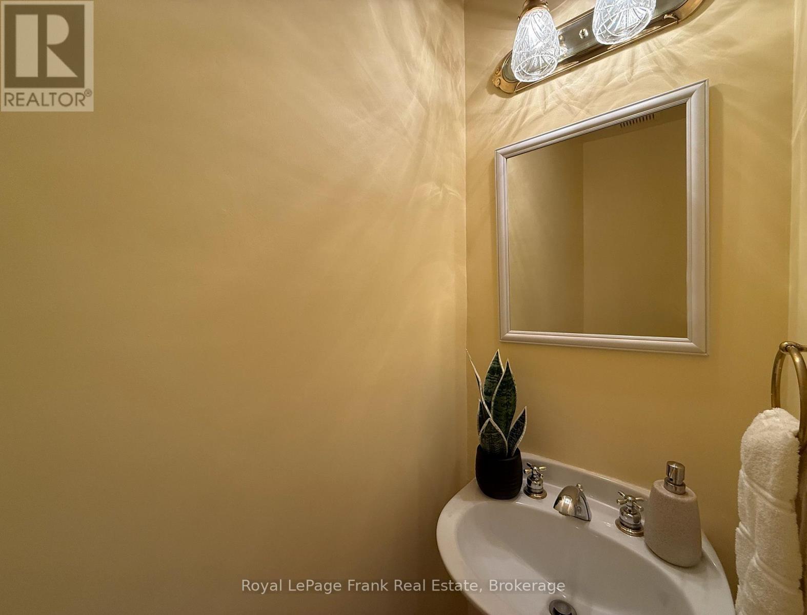 204 St John Street E Property Photo 45