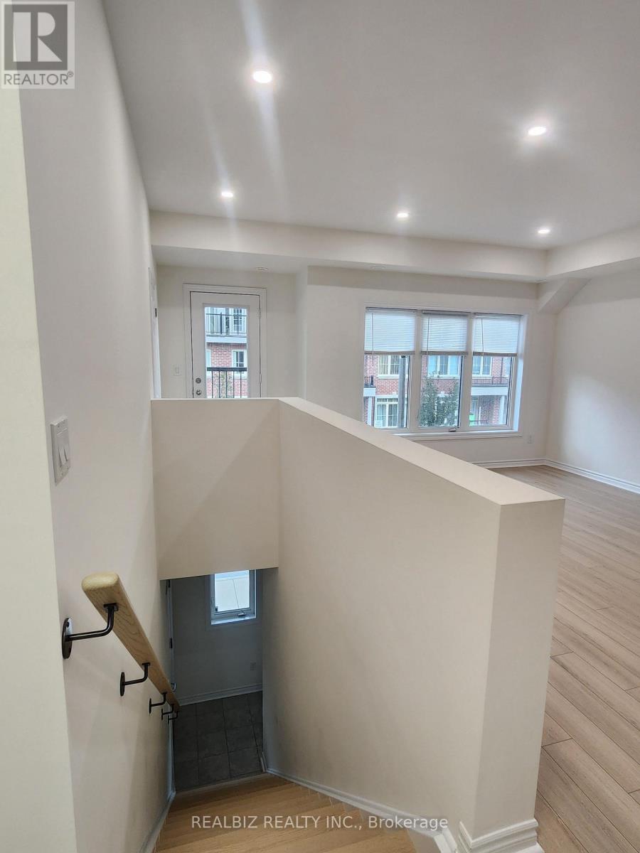 27 - 15 Eaton Park Lane Property Photo 4