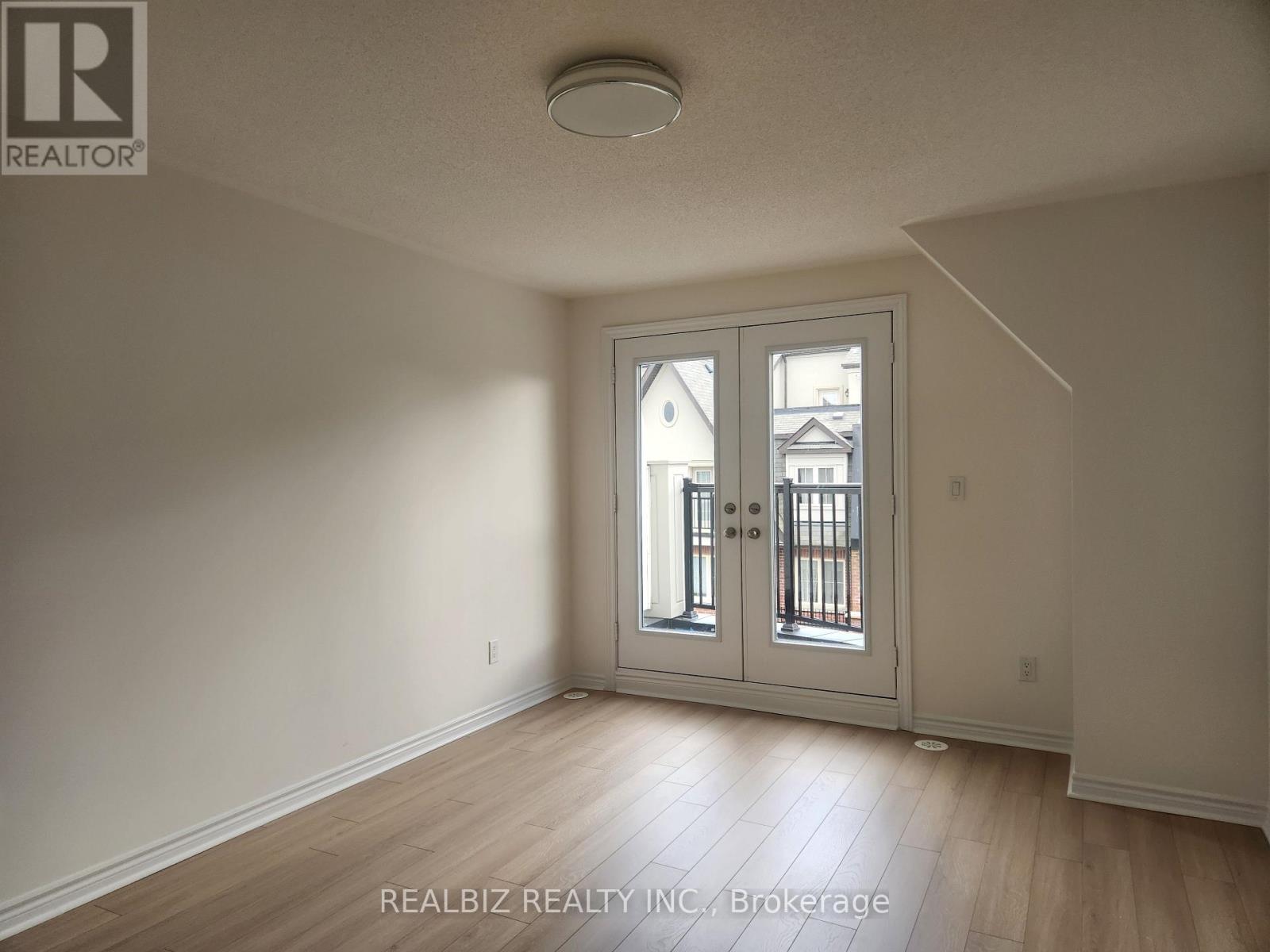 27 - 15 Eaton Park Lane Property Photo 7