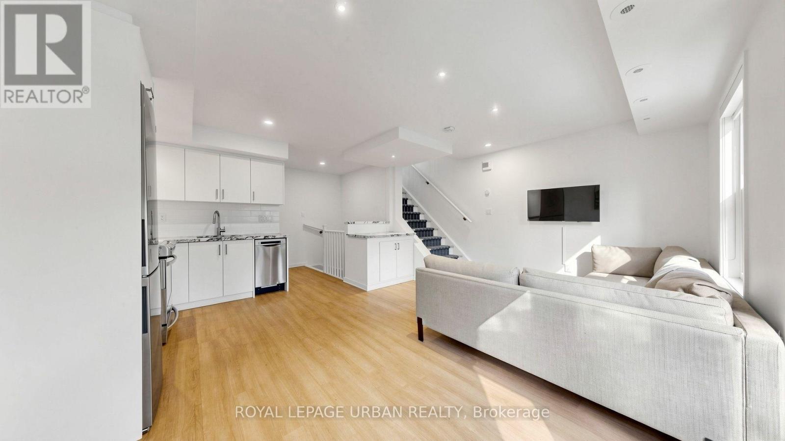 2 - 76 Munro Street Property Photo 15