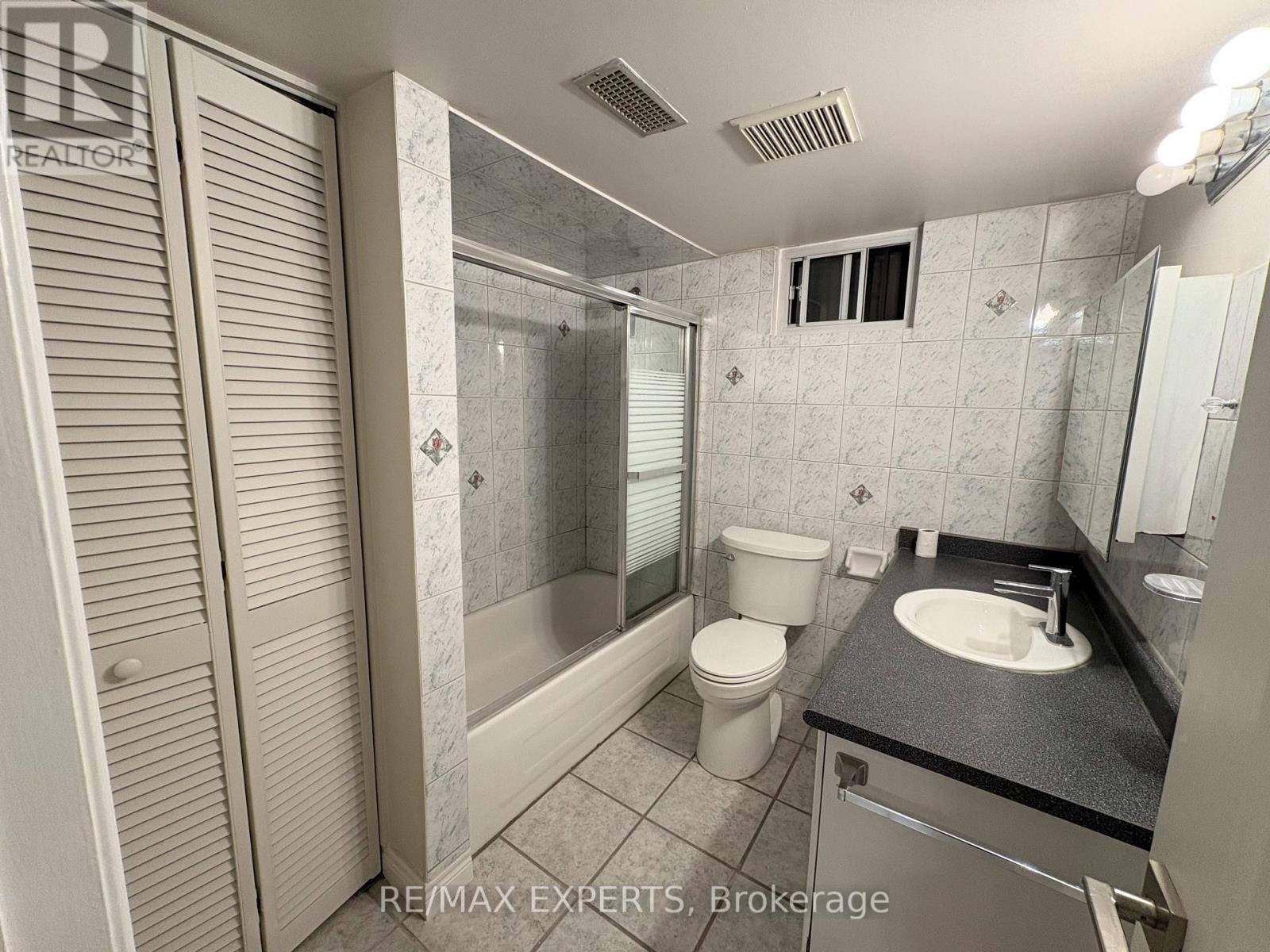Unit D - 287 Sammon Avenue Property Photo 7