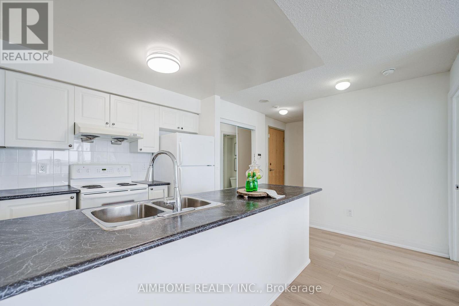 1107 - 60 Brian Harrison Way Property Photo 12