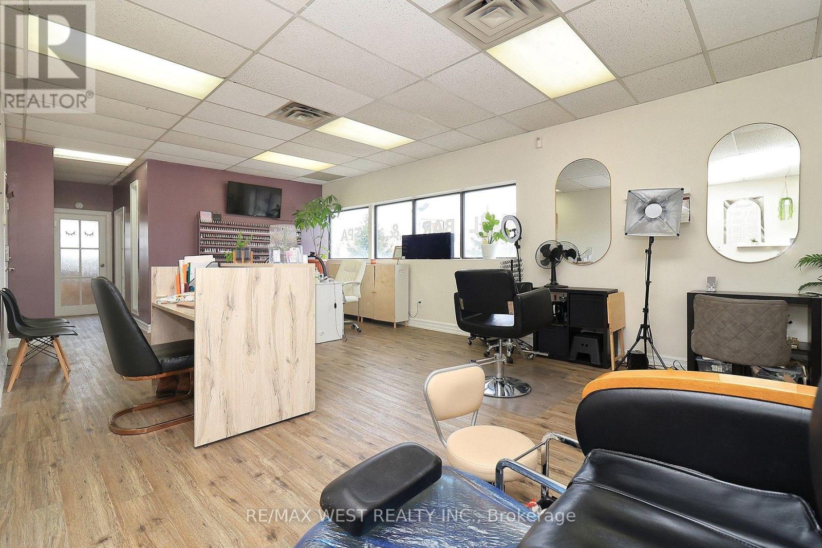 4-5 - 3702 Kingston Road Property Photo 4