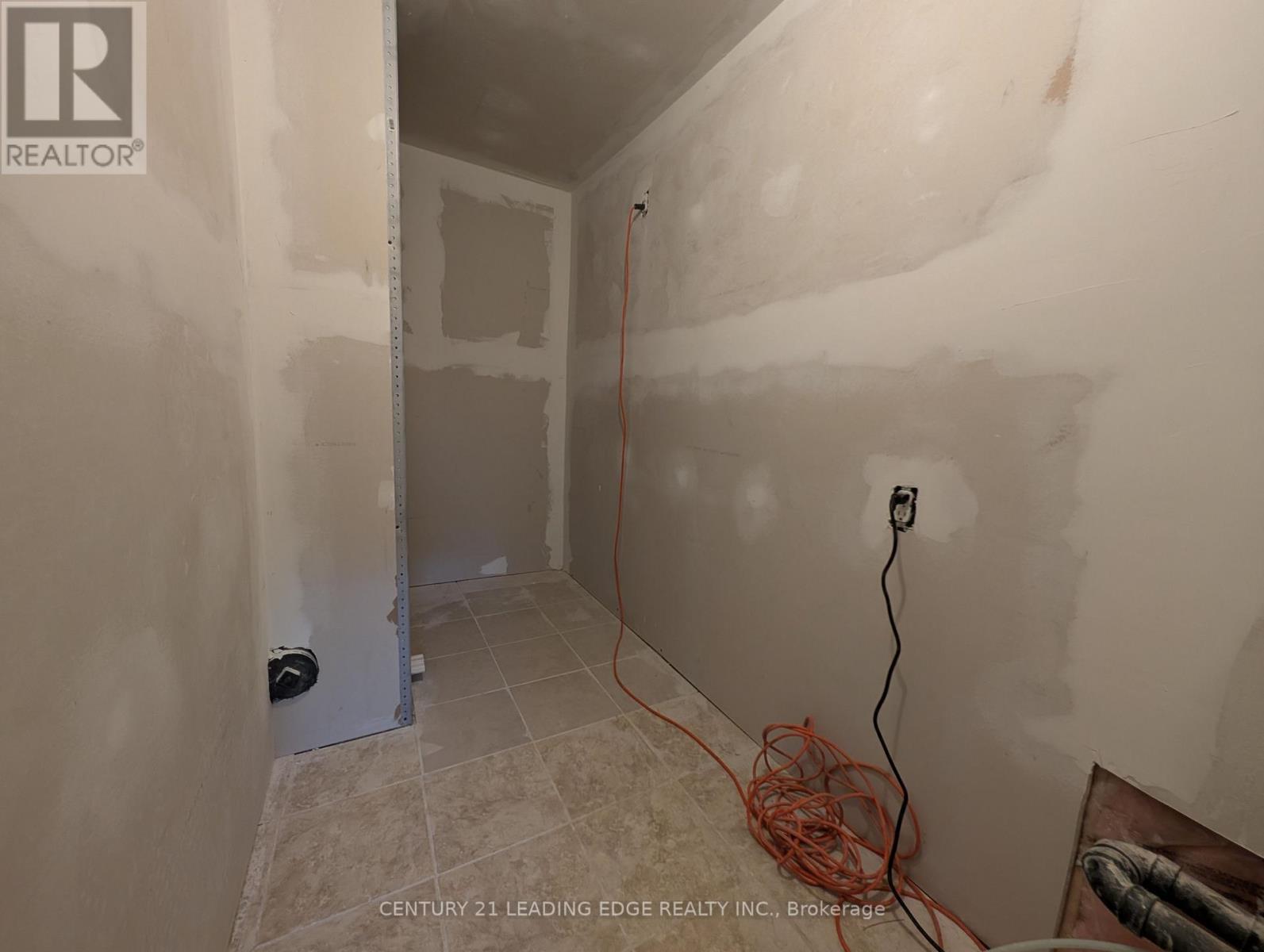 3 - 736 Kingston Road Property Photo 13