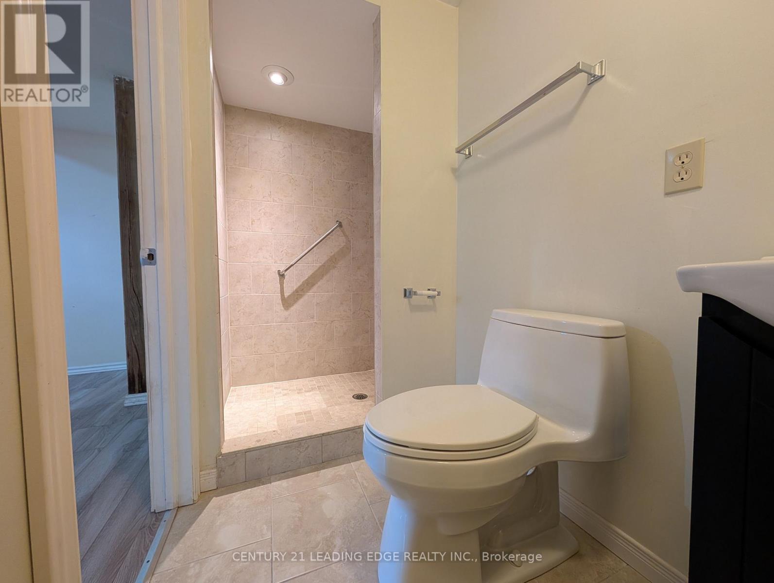3 - 736 Kingston Road Property Photo 14