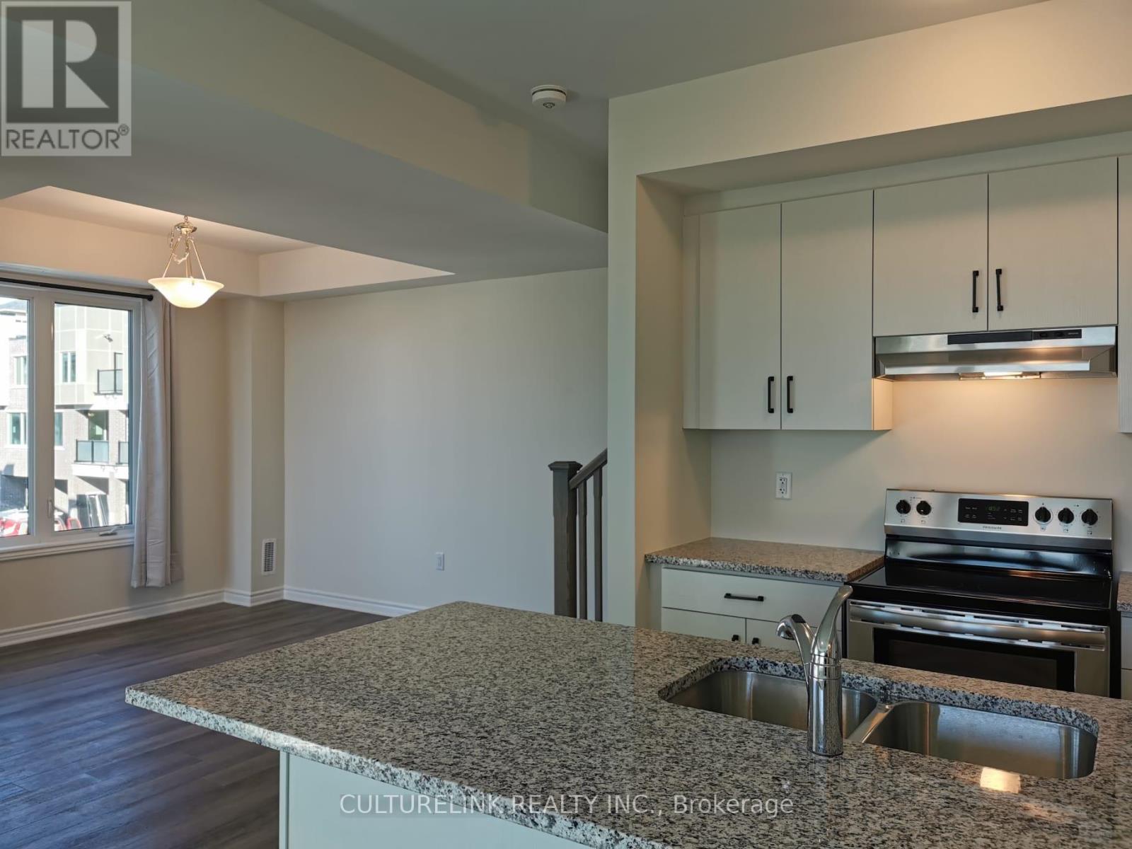 302 - 1034 Reflection Place Property Photo 10