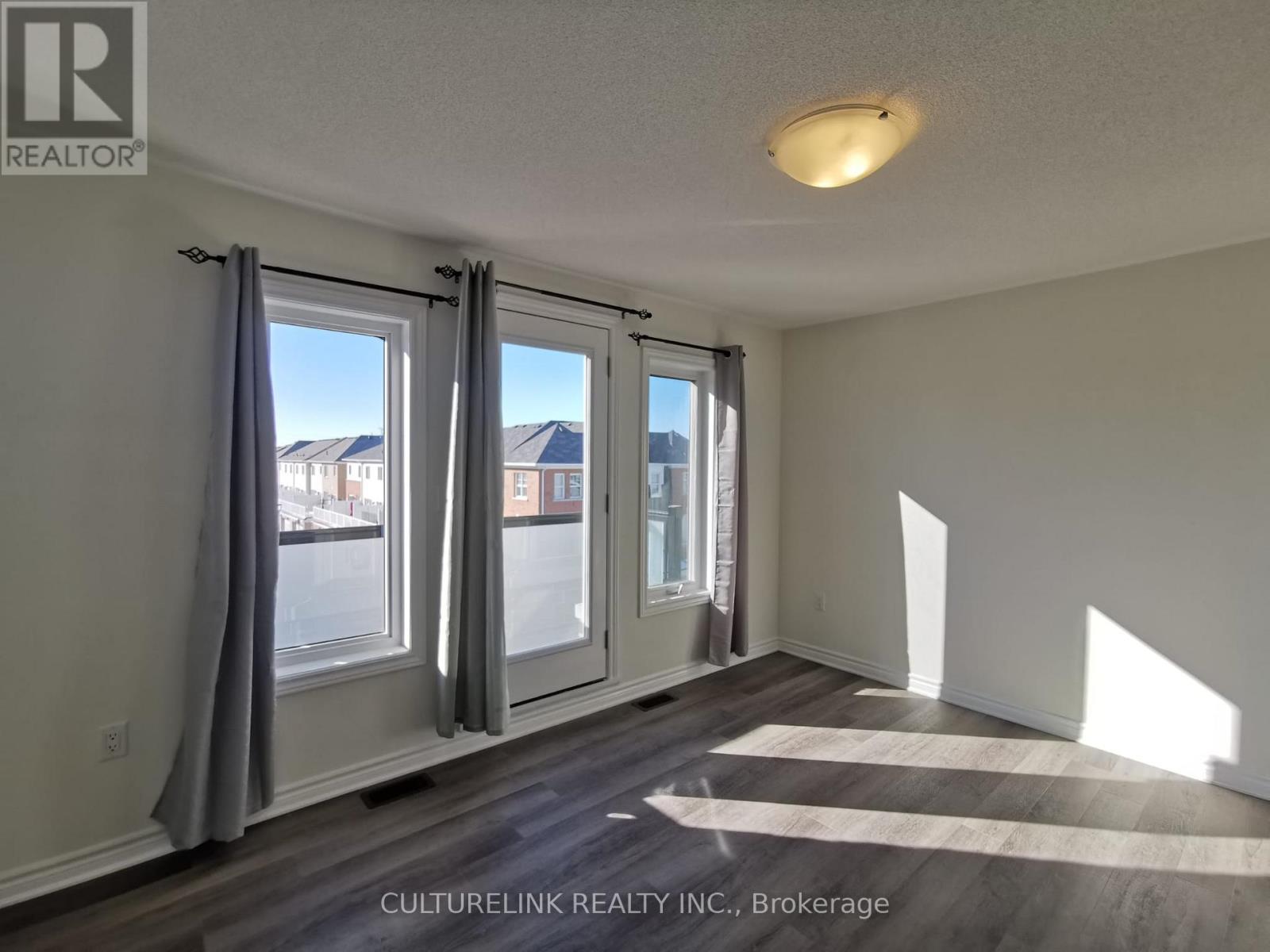 302 - 1034 Reflection Place Property Photo 24