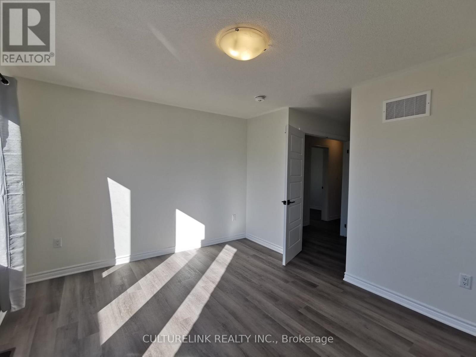 302 - 1034 Reflection Place Property Photo 25